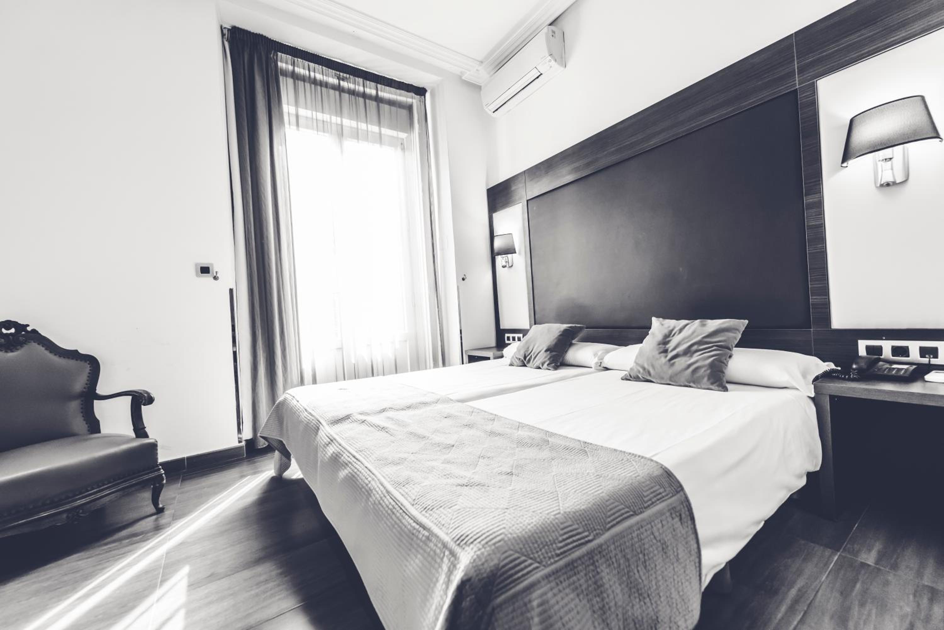 Double or Twin Room - Photo 33