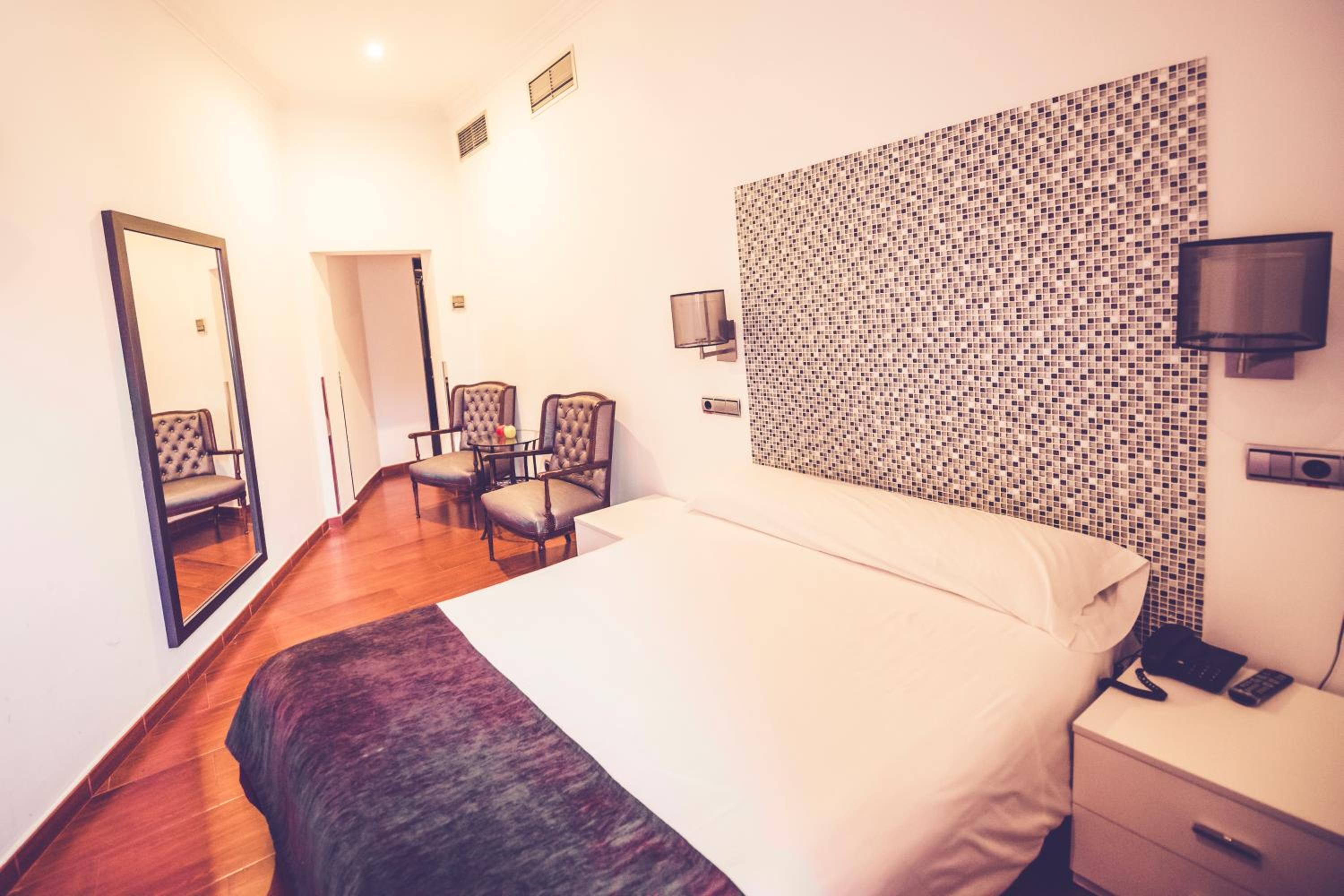 Double or Twin Room - Photo 30