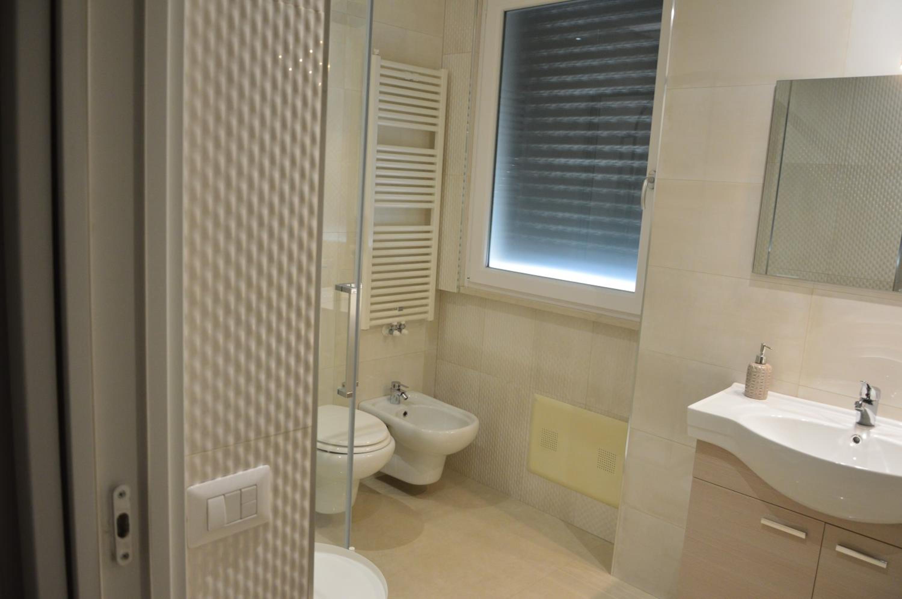 Junior Suite with Balcony - Photo 12
