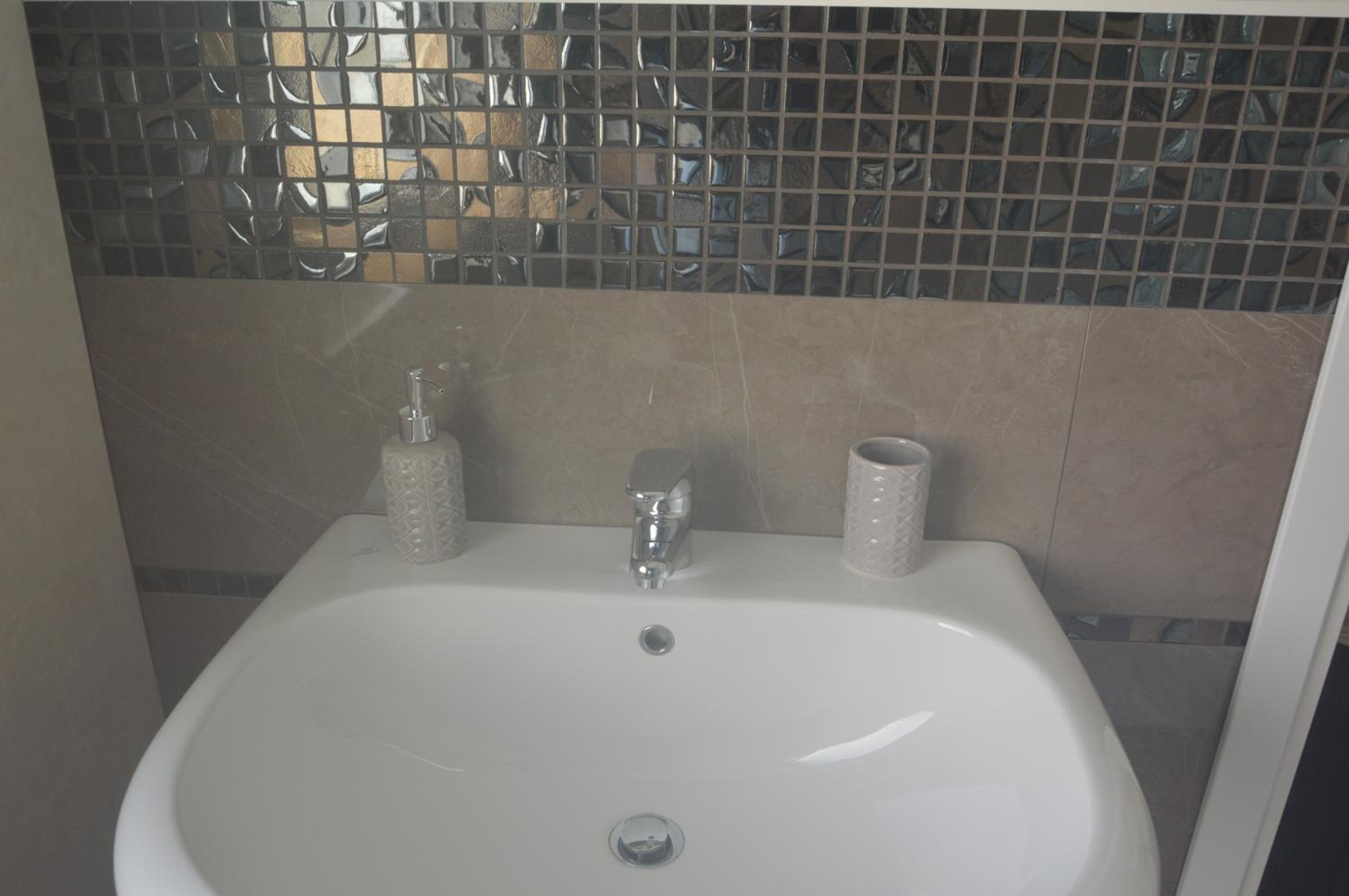 Deluxe Quadruple Room - Photo 6