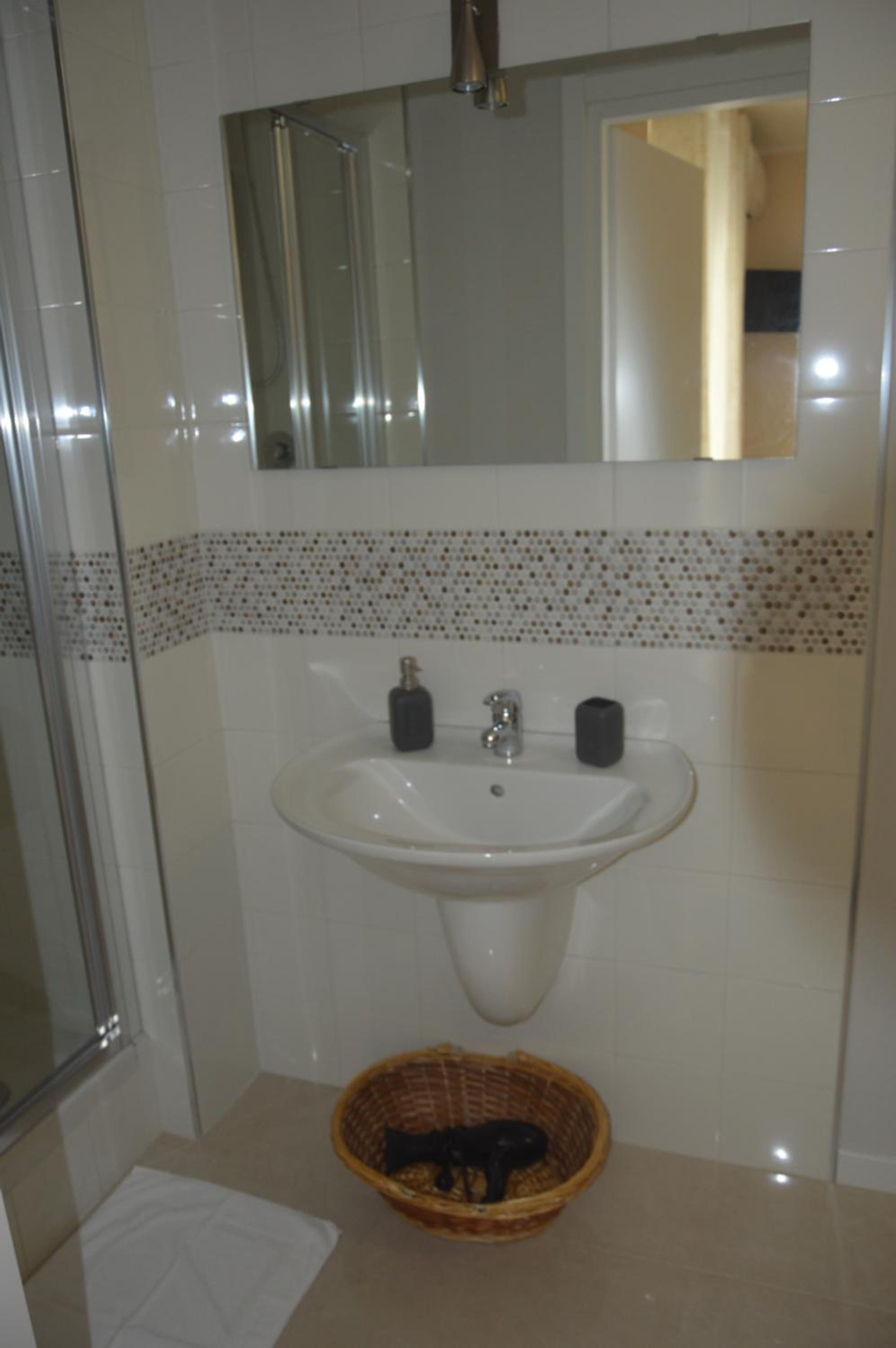 Deluxe Double Room with Balcony - Photo 5