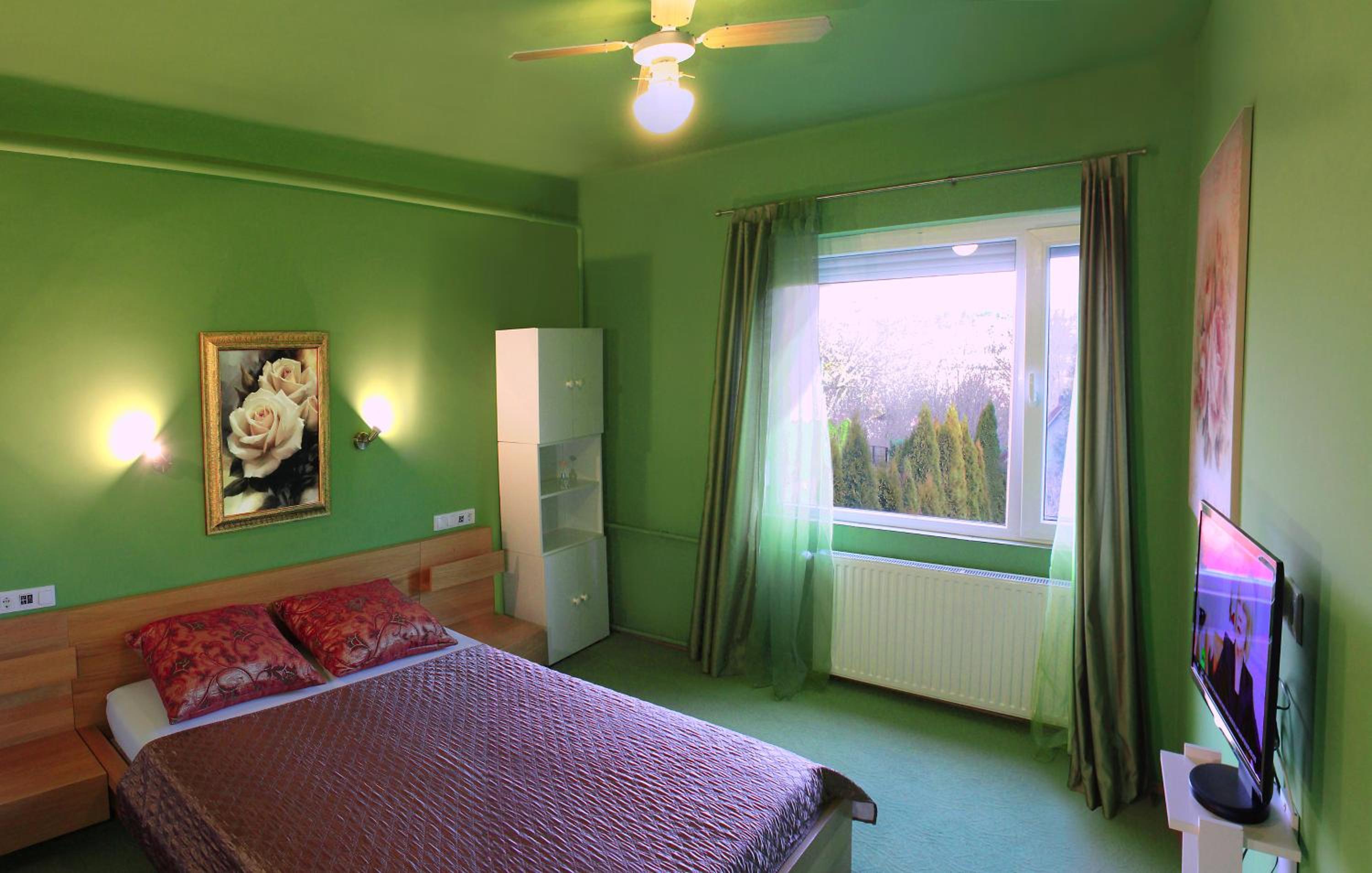 King Room with Balcony - Photo 19