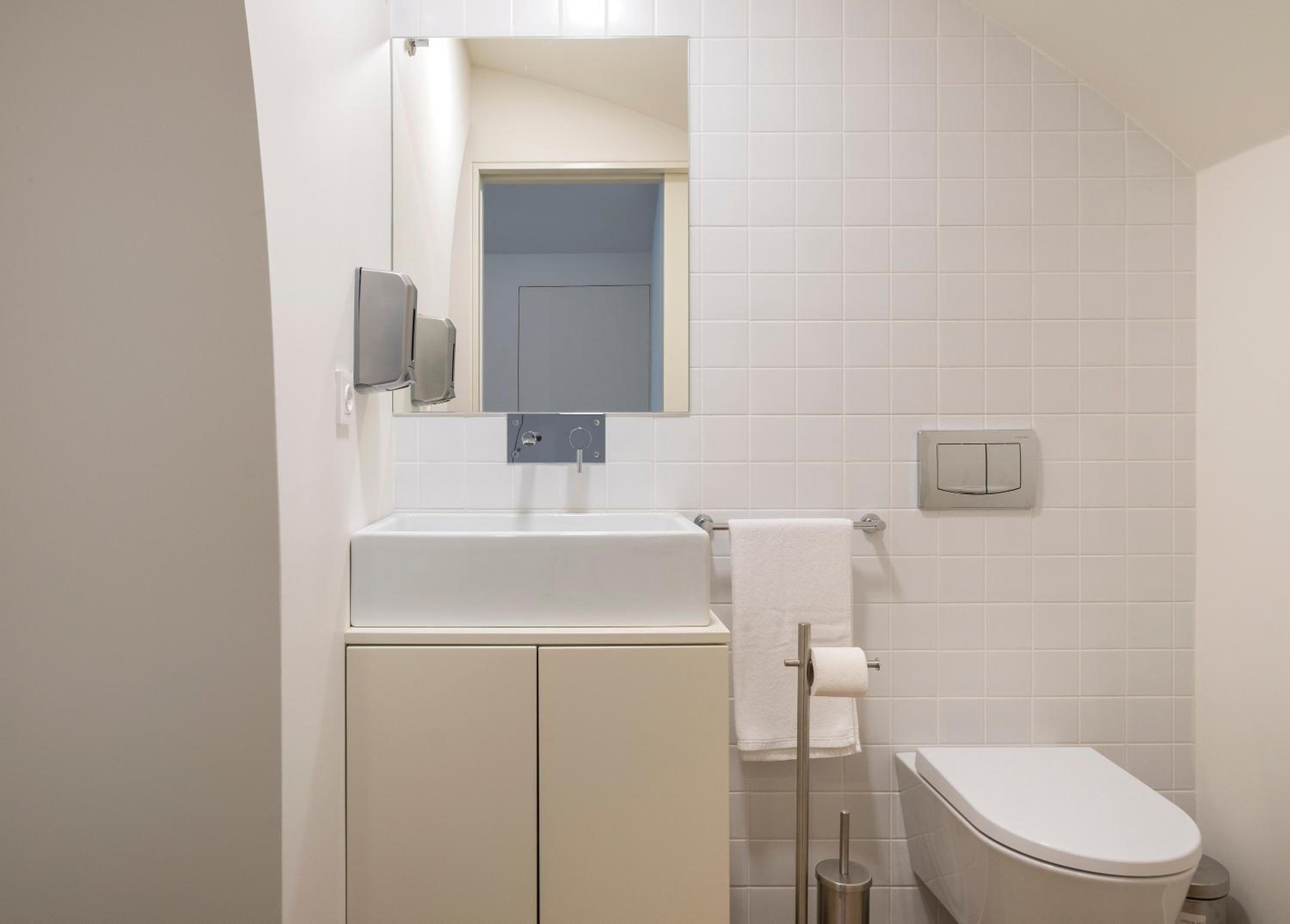 Two-Bedroom House - Photo 2