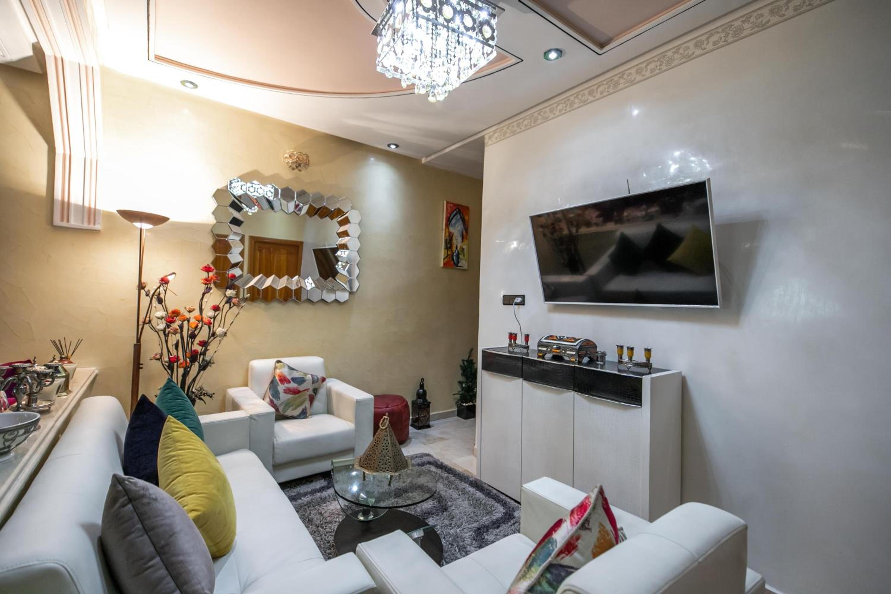 Apartment with Balcony - Photo 42