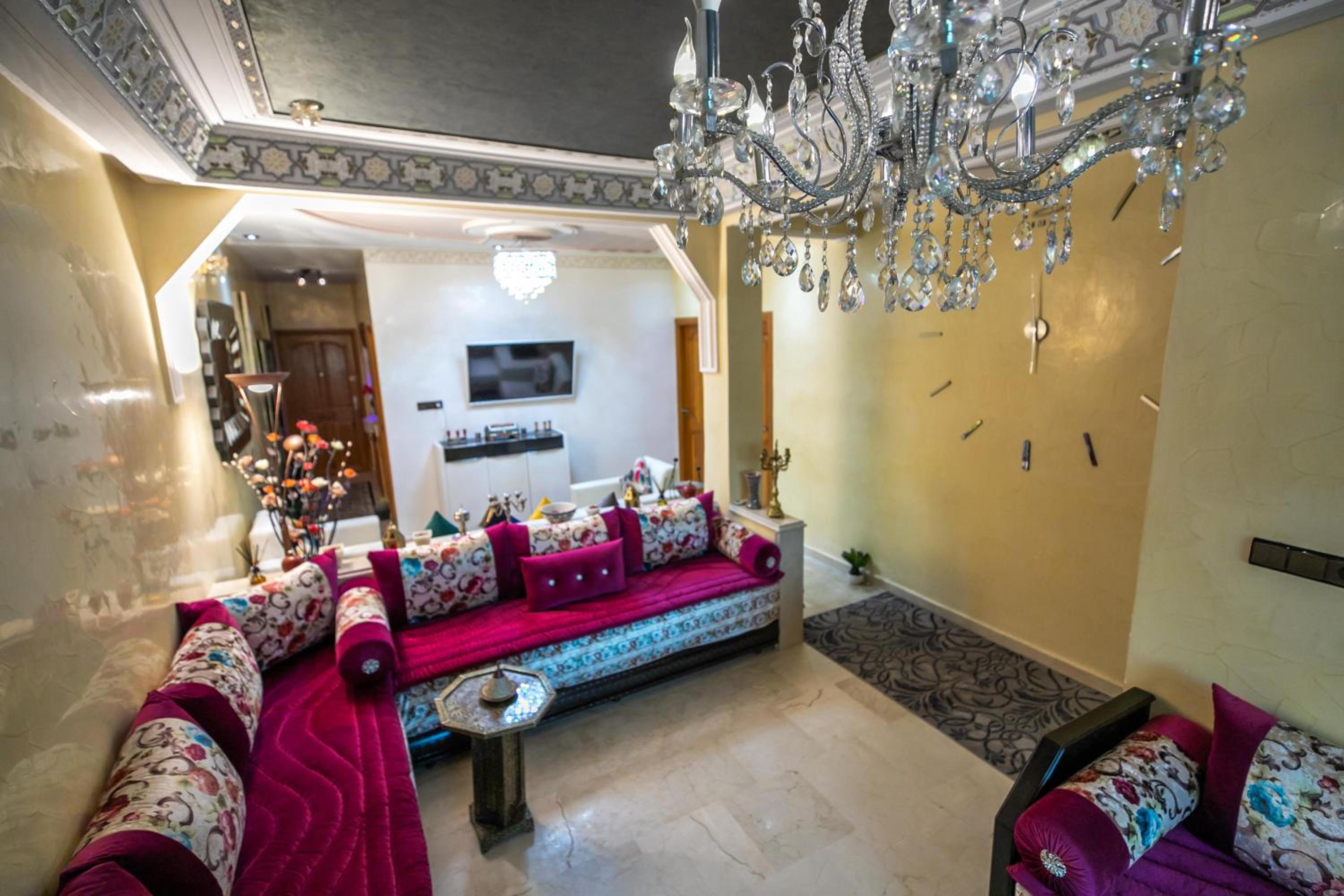Apartment with Balcony - Photo 44