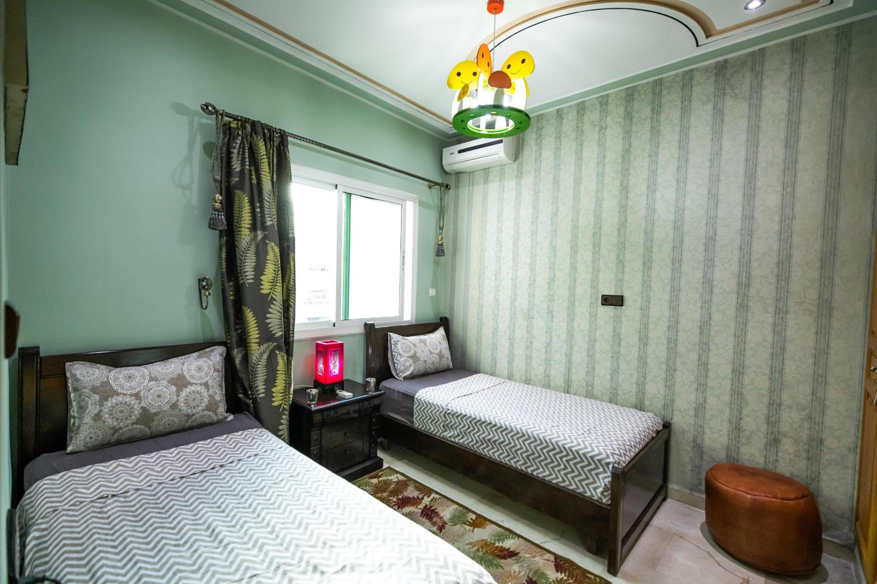 Apartment with Balcony - Photo 5