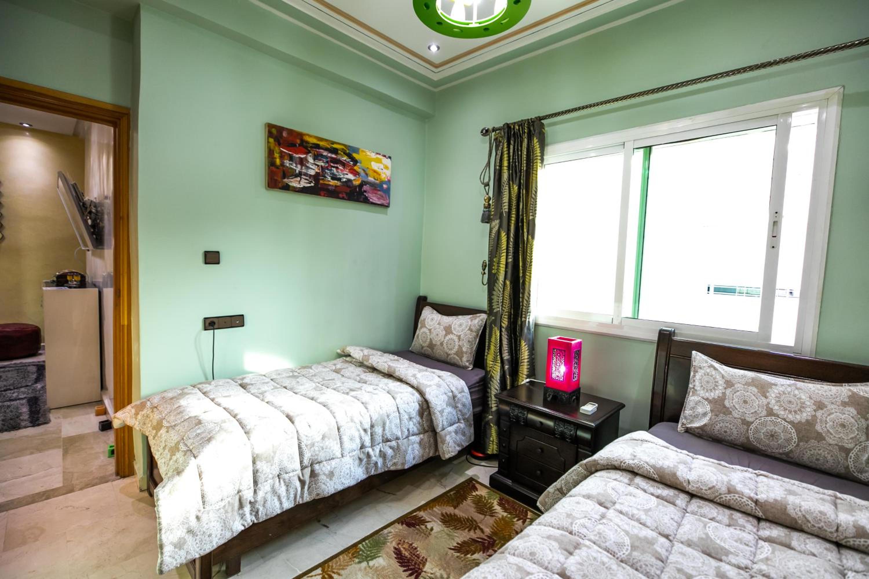 Apartment with Balcony - Photo 4
