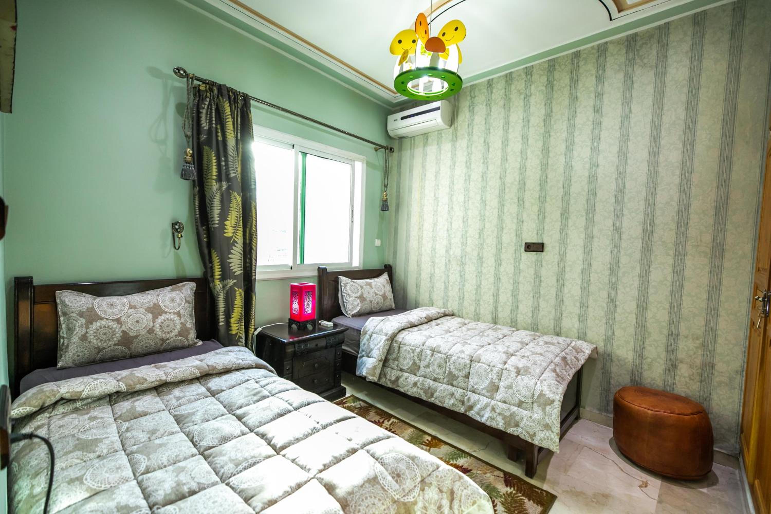 Apartment with Balcony - Photo 3
