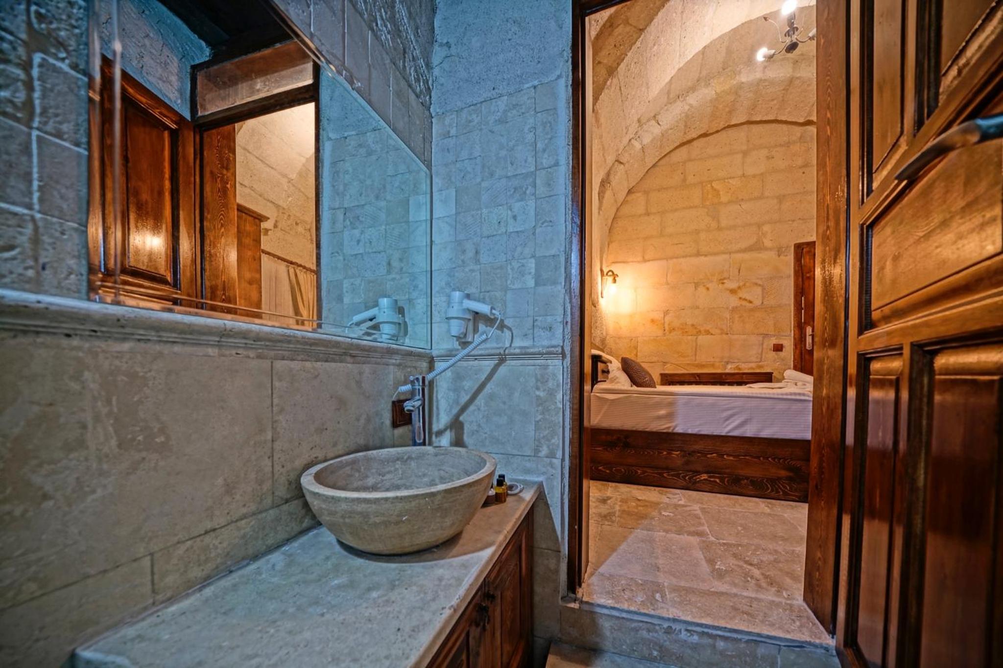 Standard Double Room - Photo 8