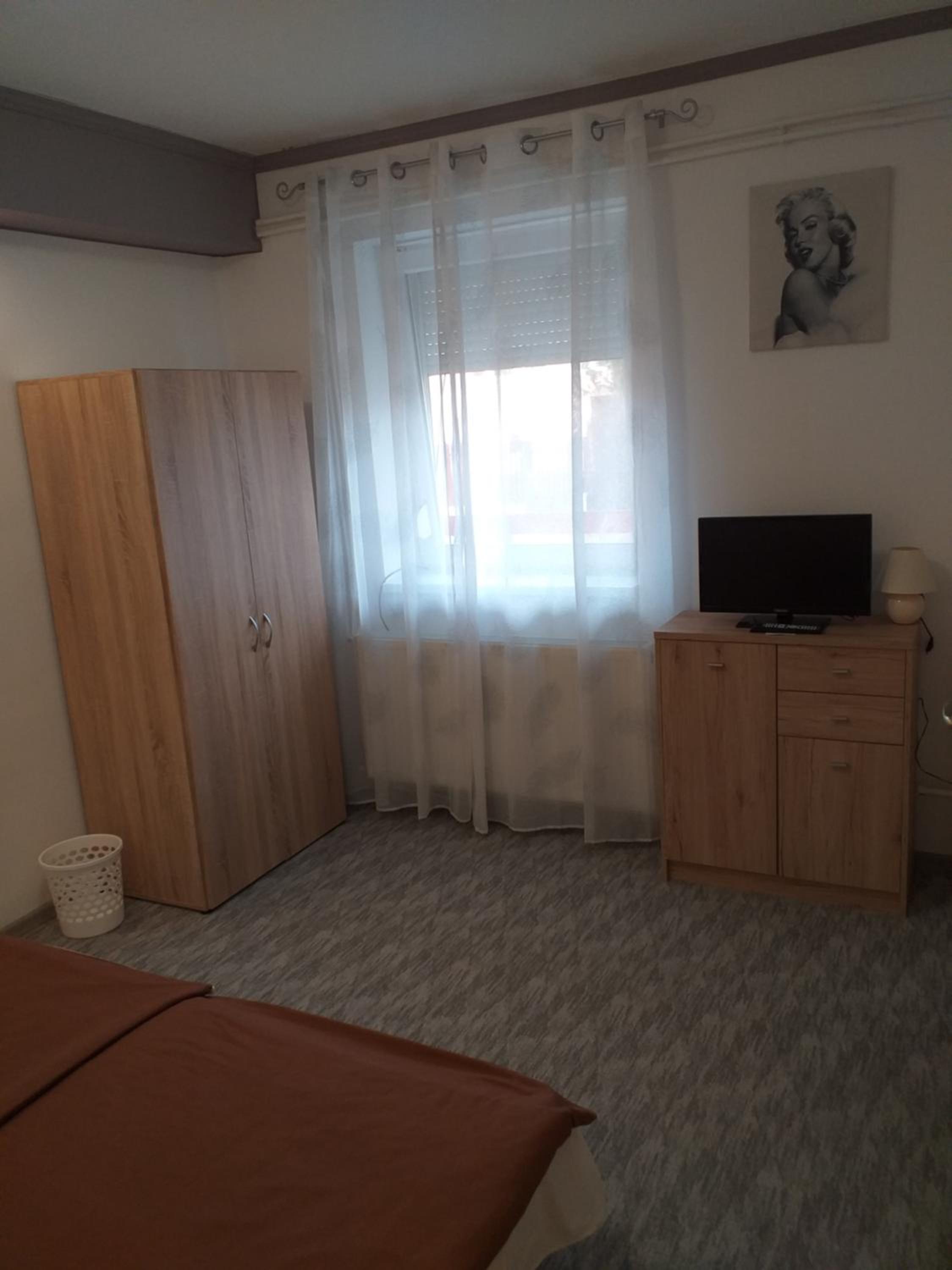 Standard Queen Room photo 1