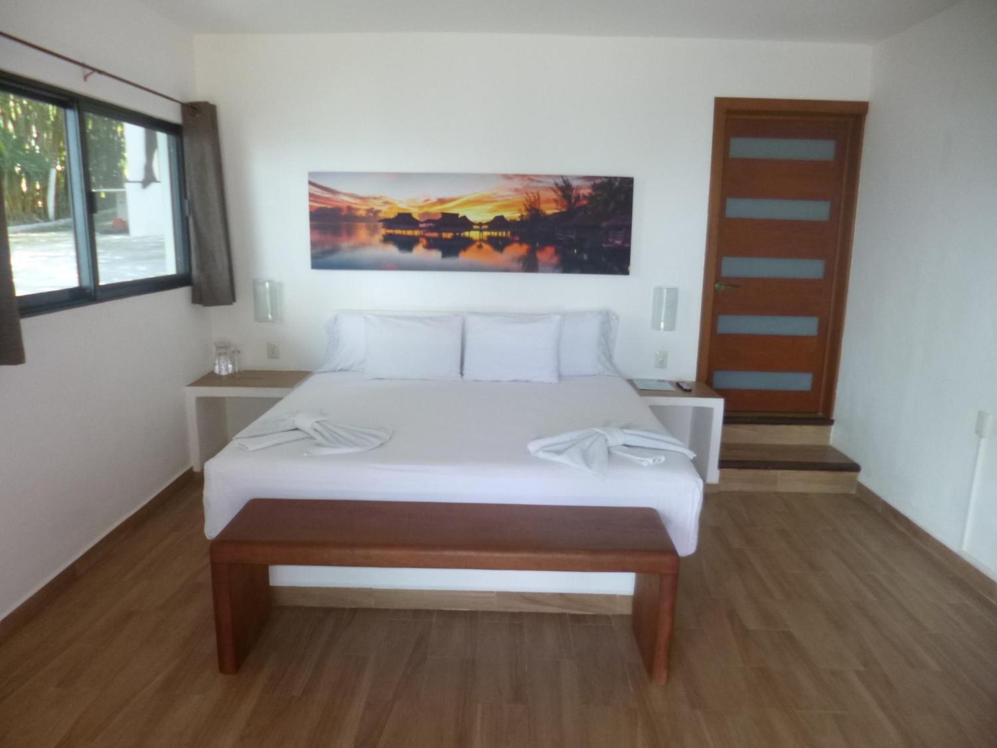 King Room with Lake View - Photo 1