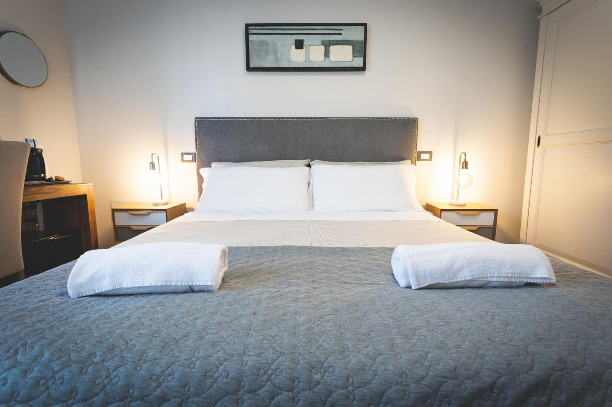 Small Double or Twin Room - Photo 6