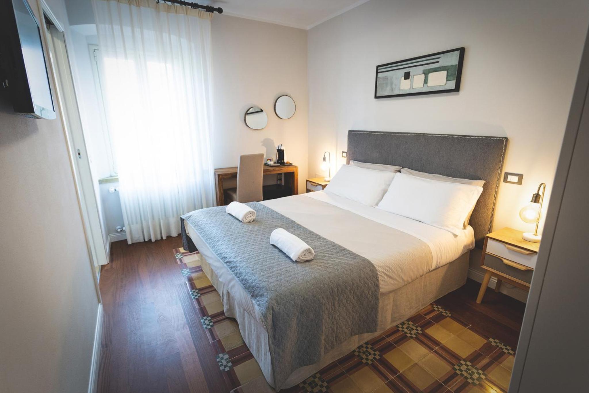 Small Double or Twin Room - Photo 1