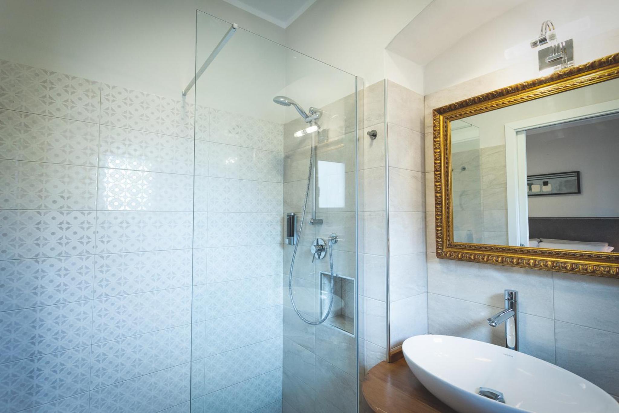Small Double or Twin Room - Photo 4