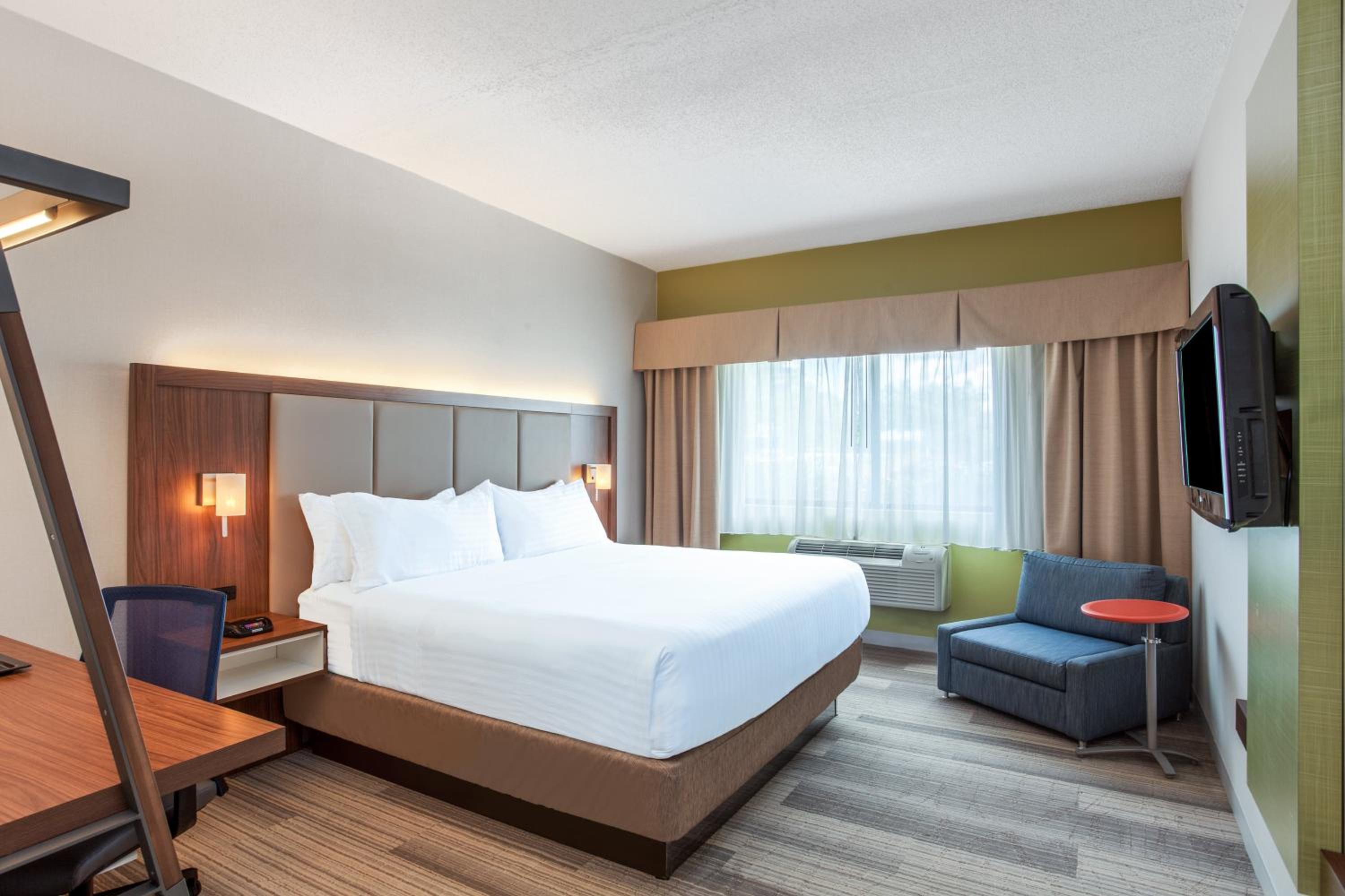 King Suite with Sofa Bed - Photo 2
