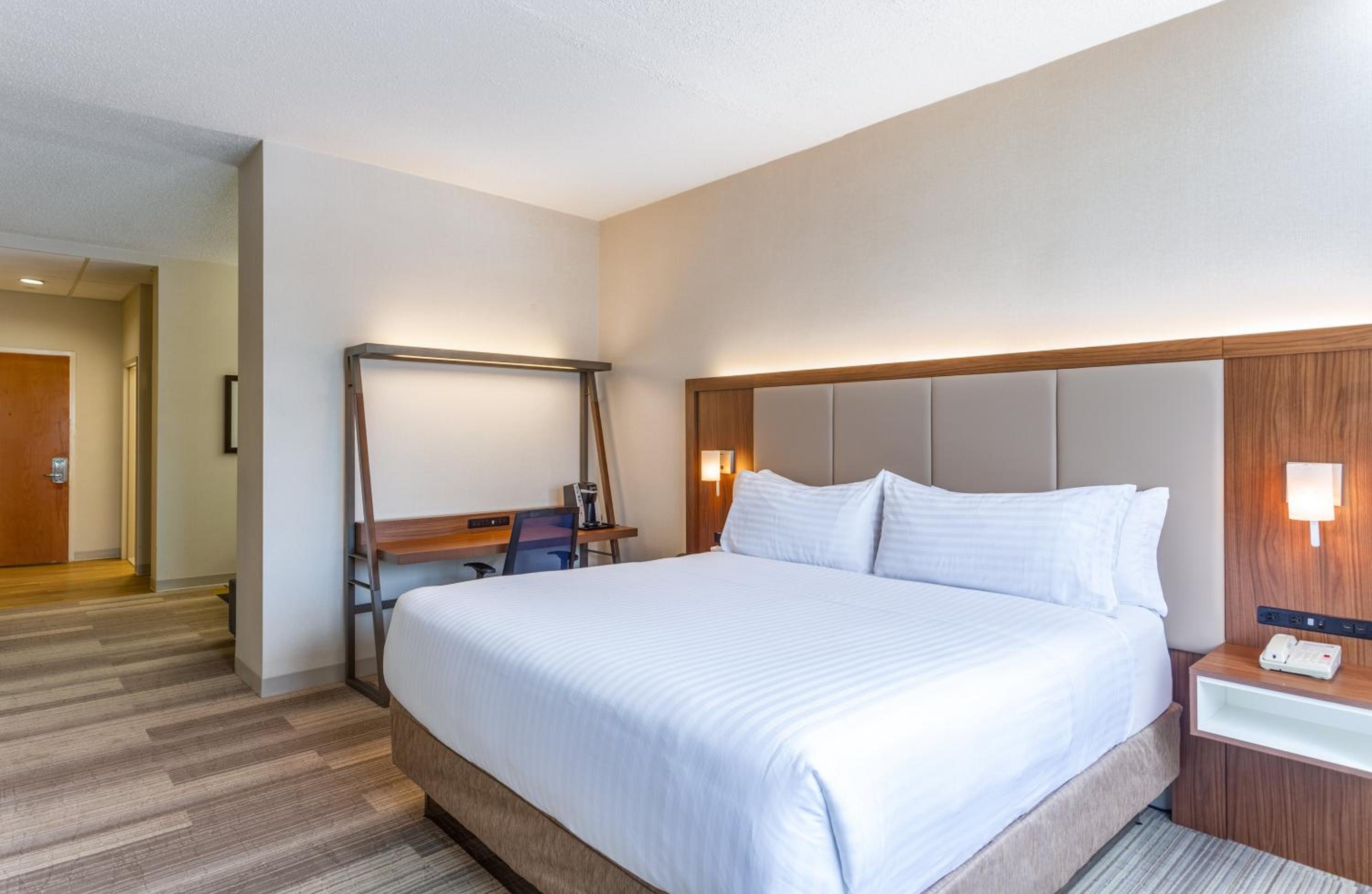 King Suite with Sofa Bed - Photo 4