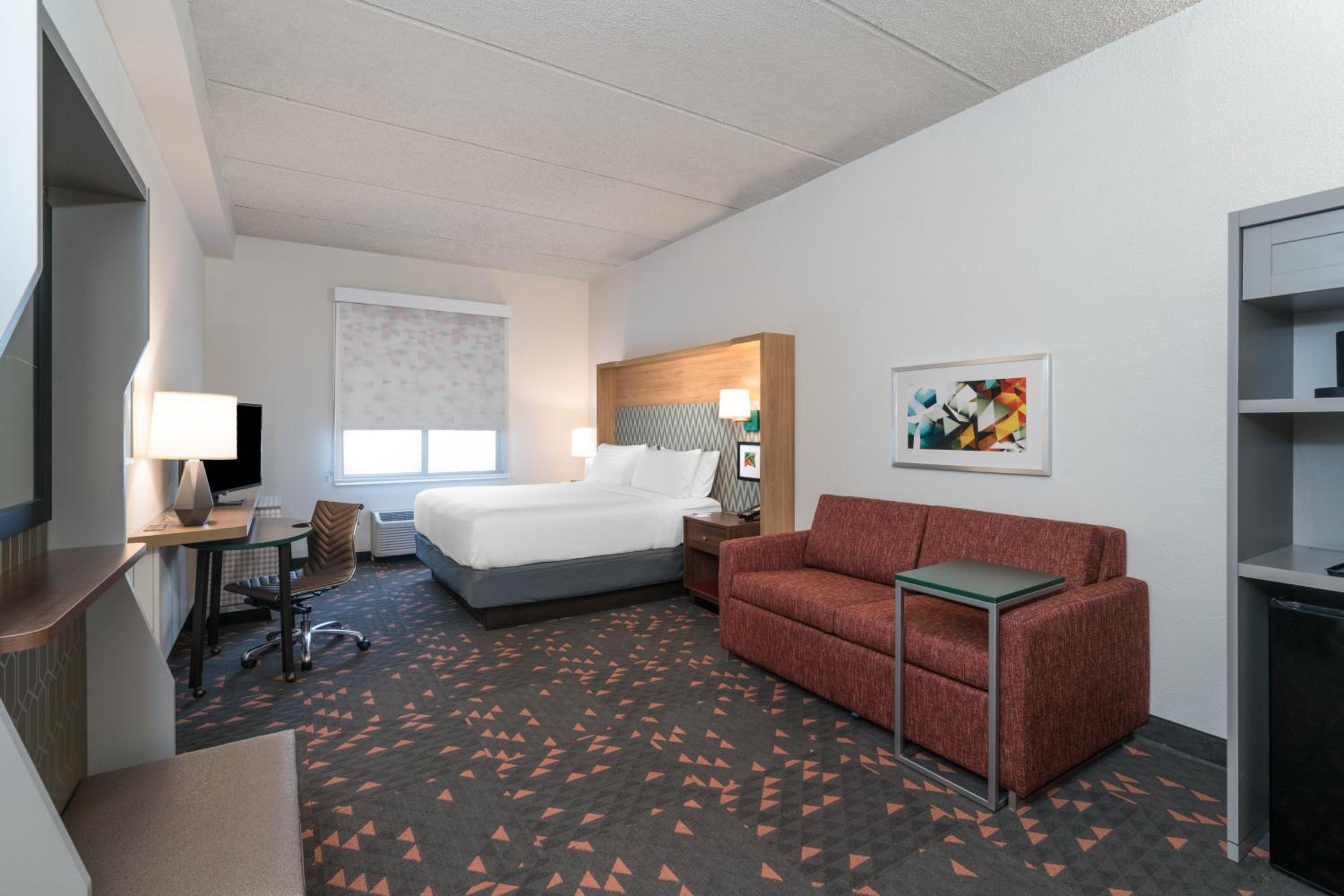 Standard King Room with Sofa Bed - Photo 1