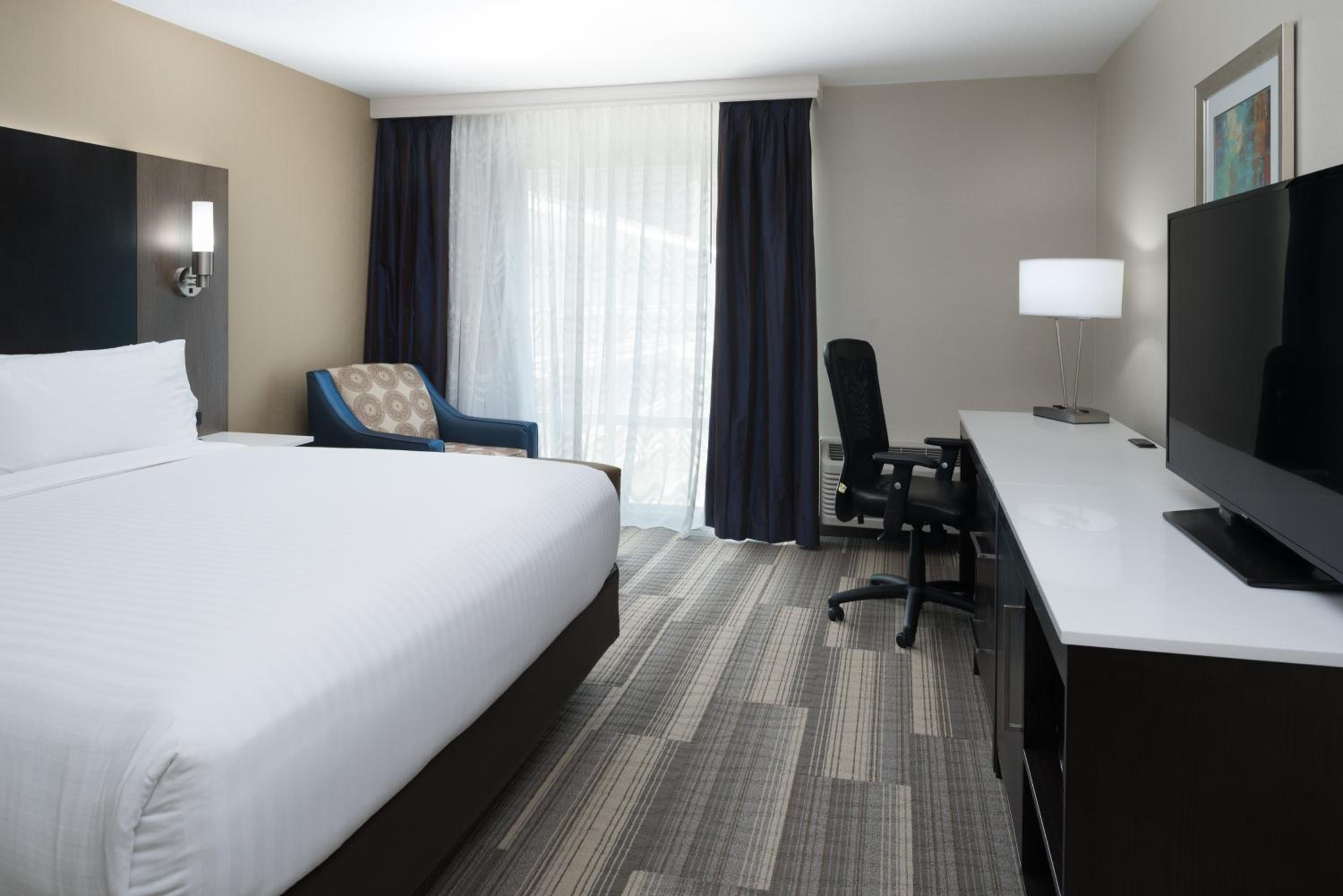 Standard King Room photo 2