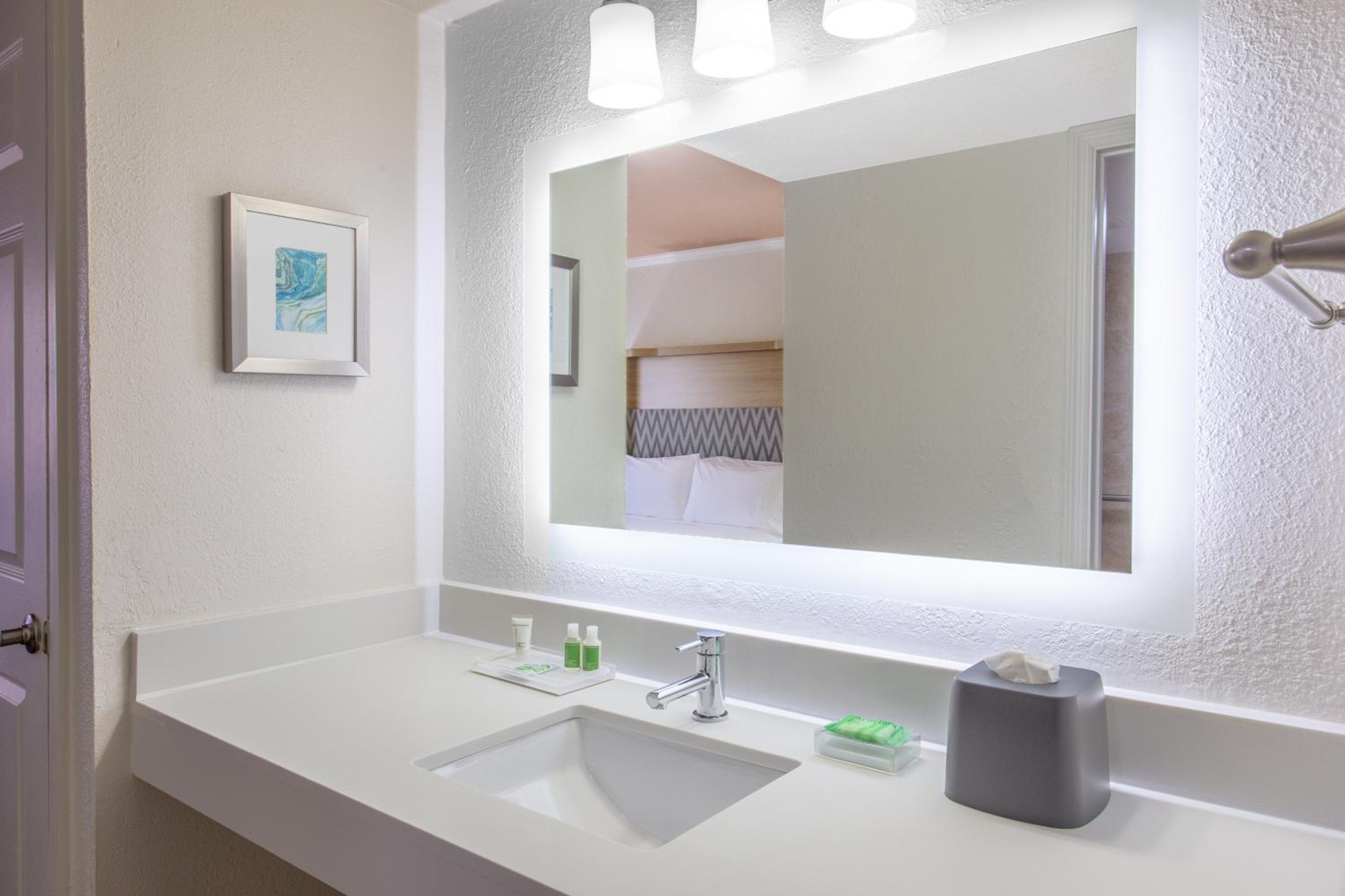 Standard King Room - Photo 2