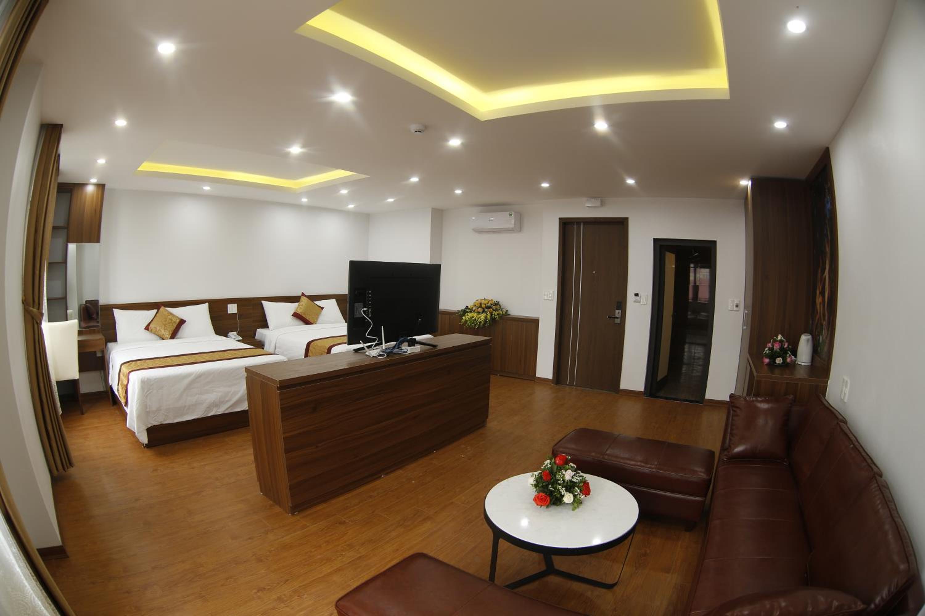 Deluxe Queen Room with Two Queen Beds photo 2