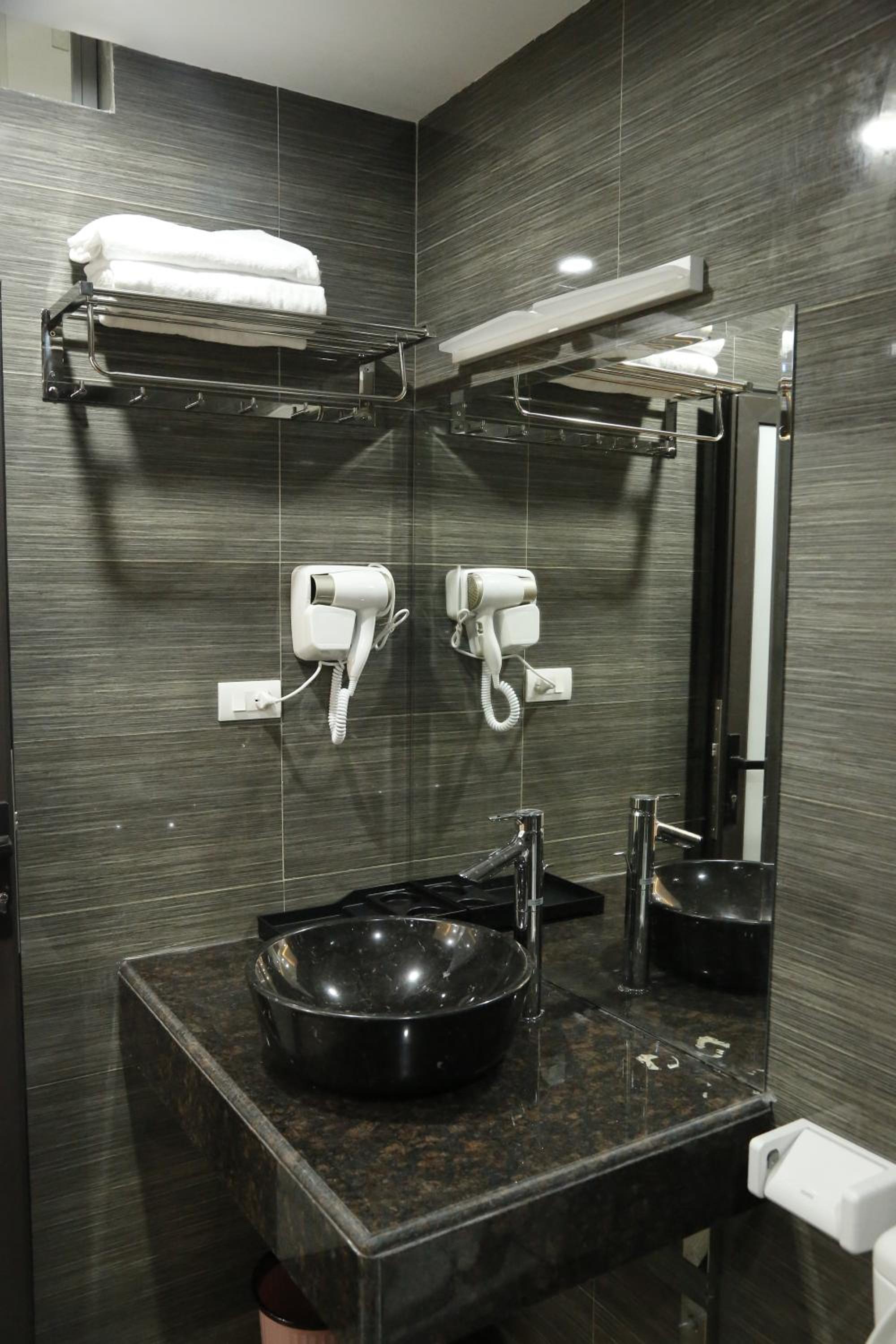 Double Room - Photo 6