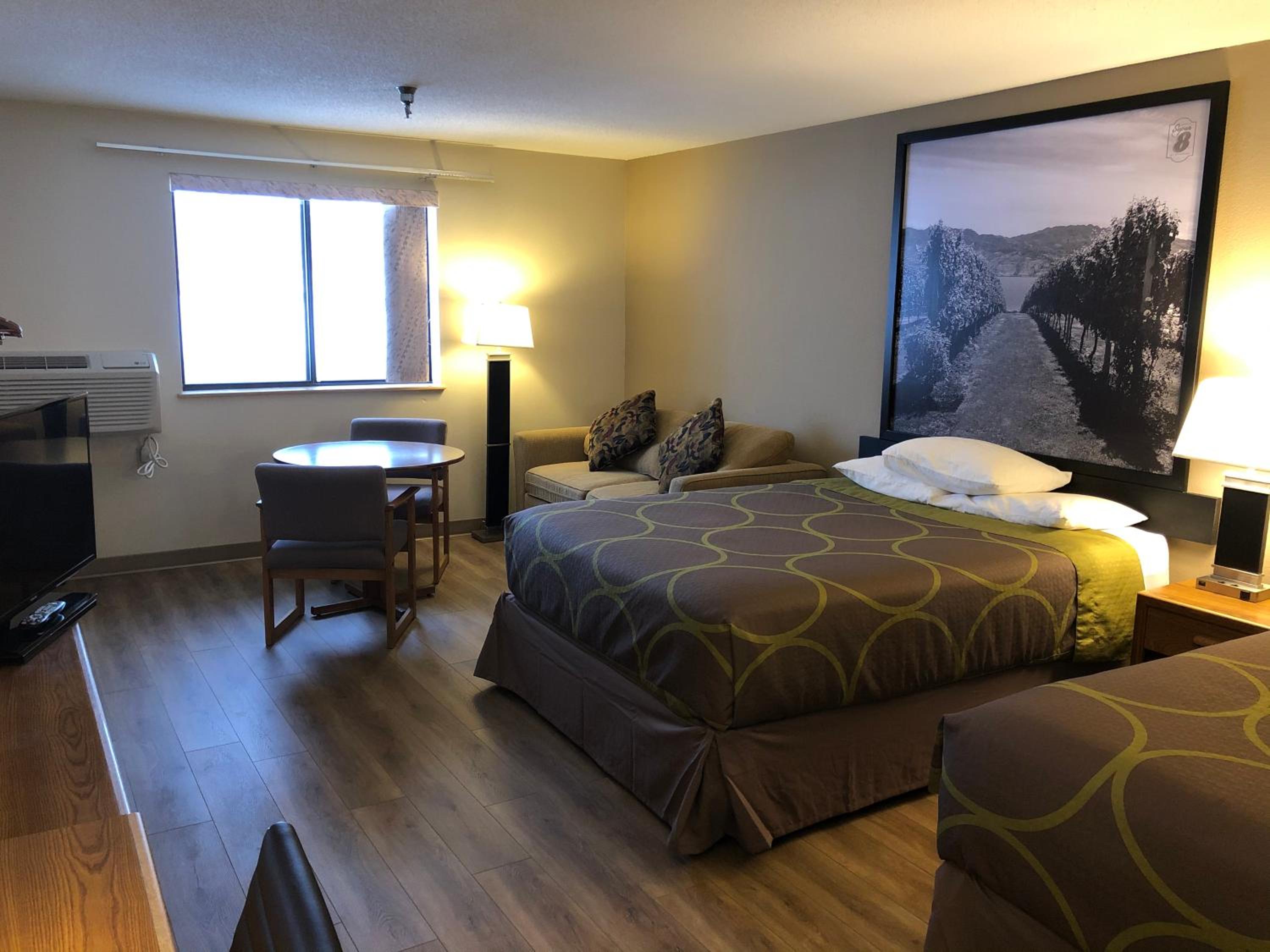Studio Suite with Two Queen Beds - Non-Smoking - Photo 3
