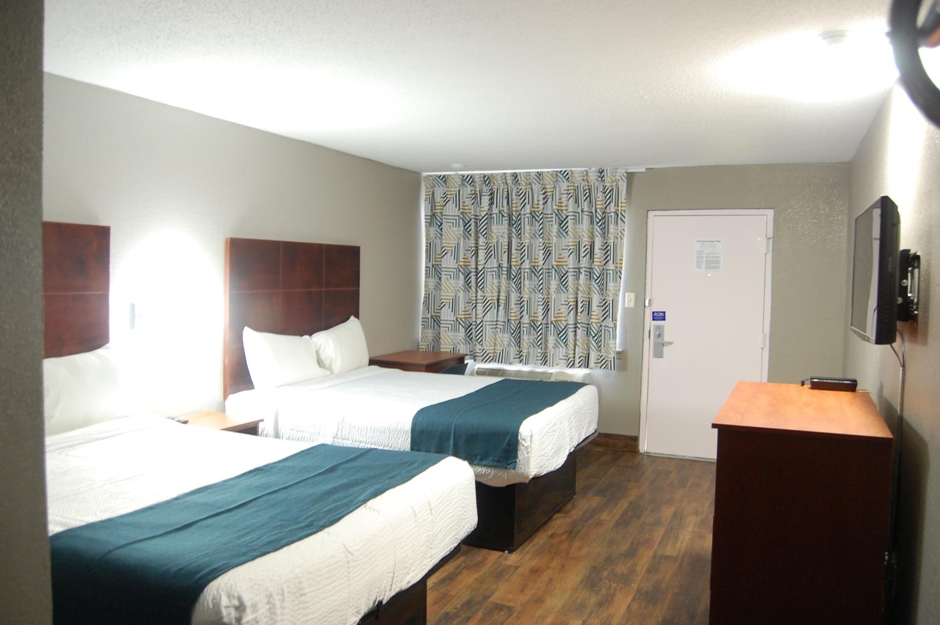 Deluxe Queen Room with Two Queen Beds - Non-Smoking - Photo 1