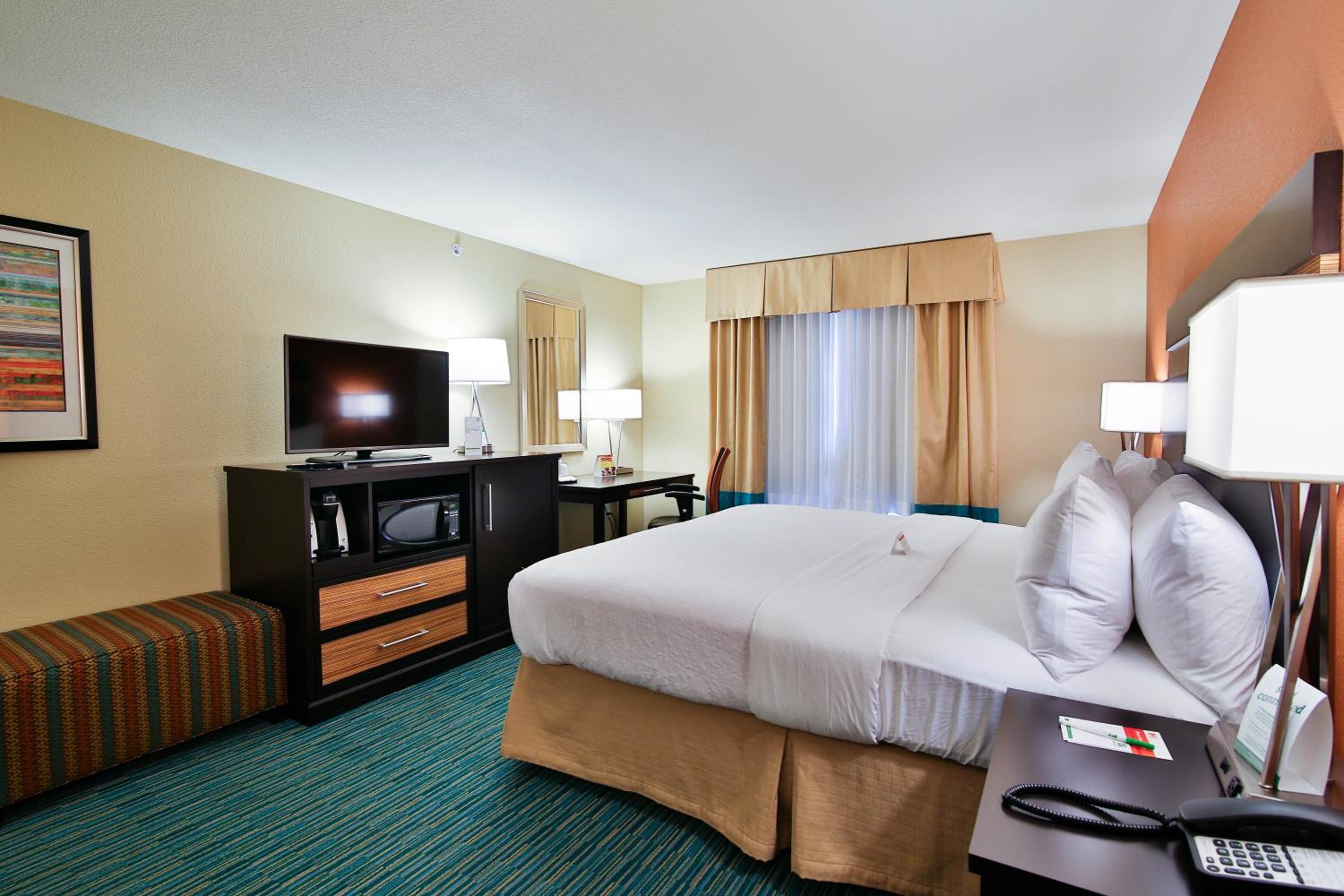 Standard Queen Room with Two Queen Beds and Mobility Accessible Roll-In Shower photo 2
