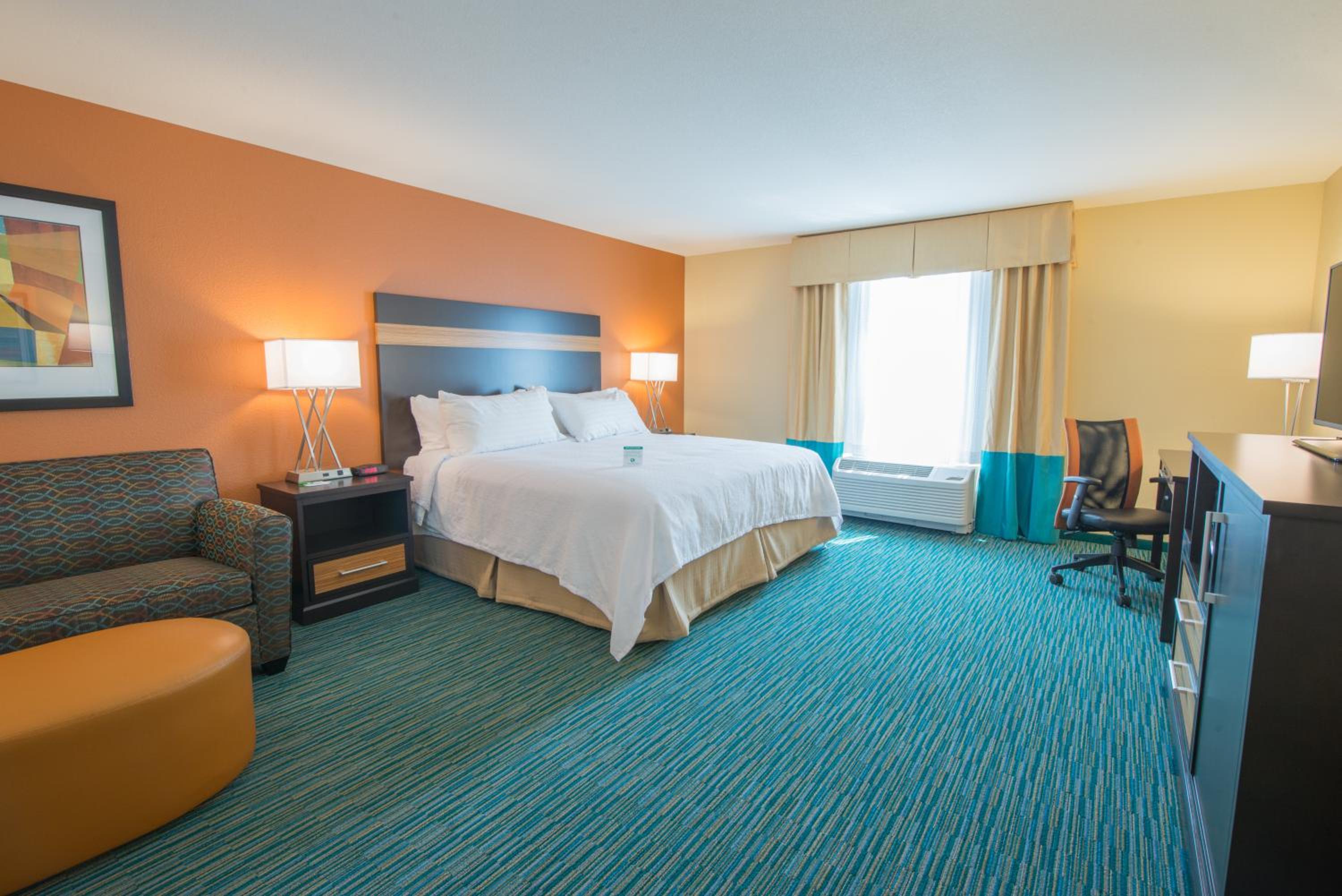 Standard Room with Two Queen Beds photo 3