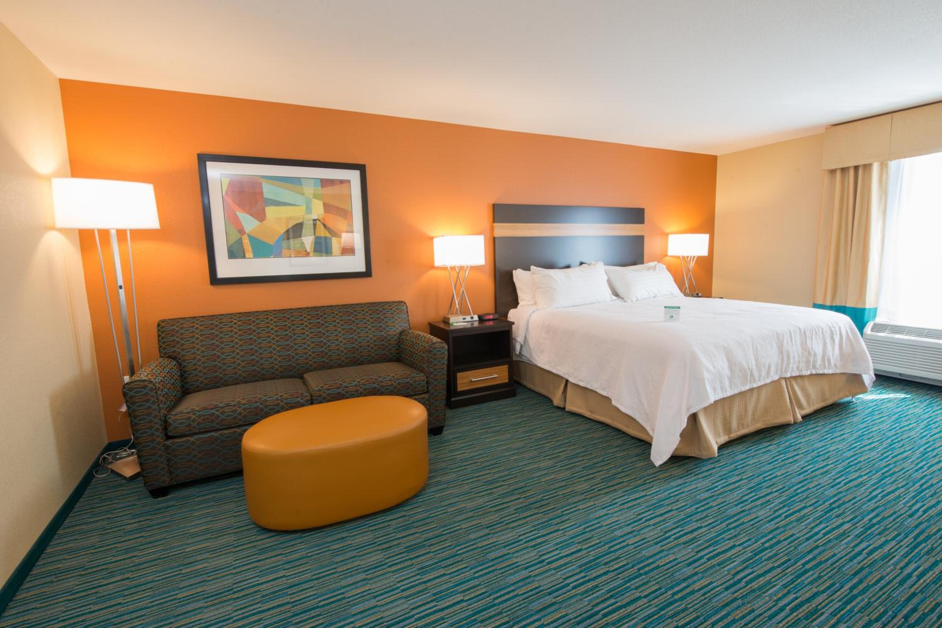 Standard Queen Room with Two Queen Beds and Mobility Accessible Tub photo 2