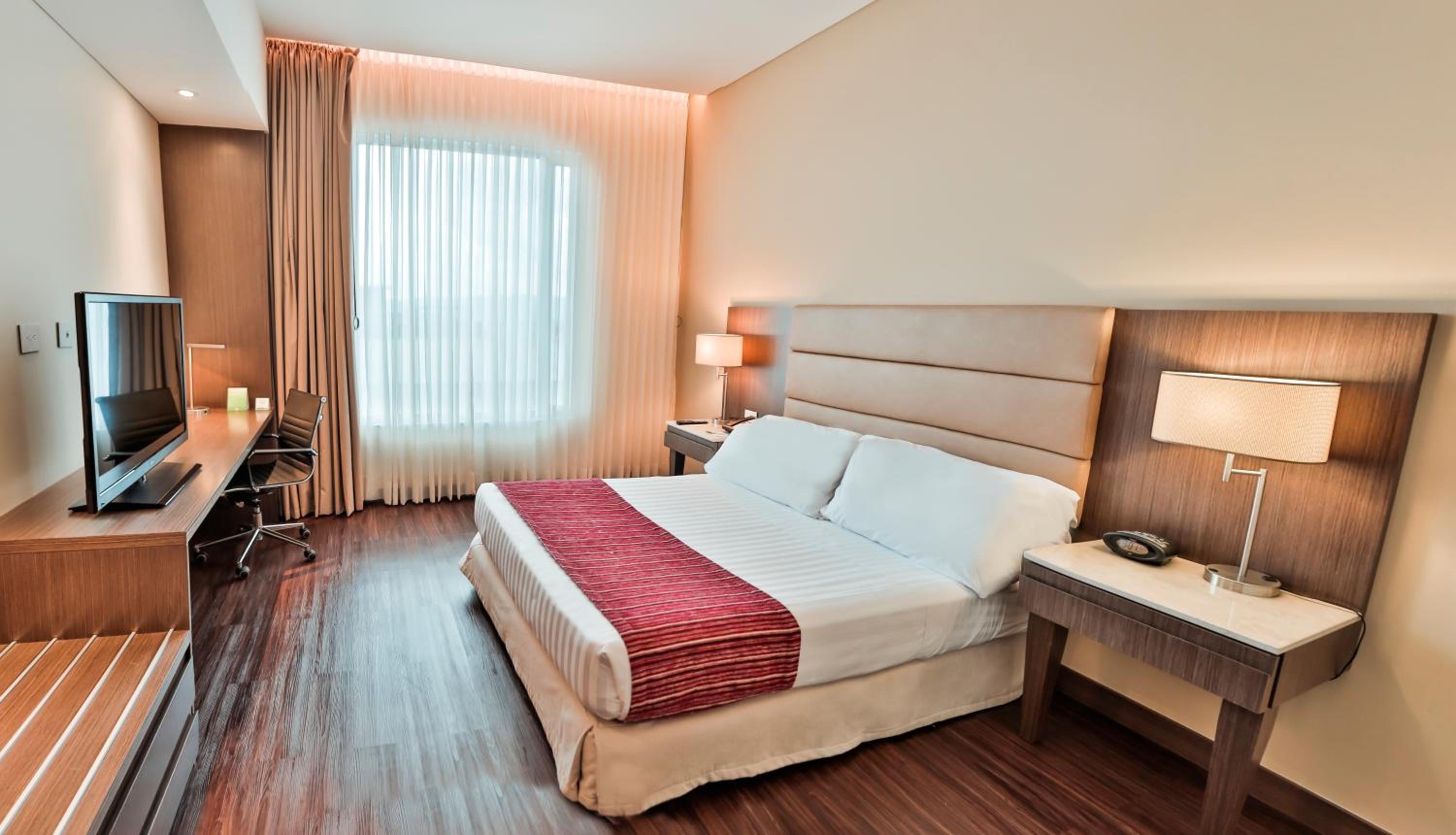 Standard Queen Room - Accessible photo 2
