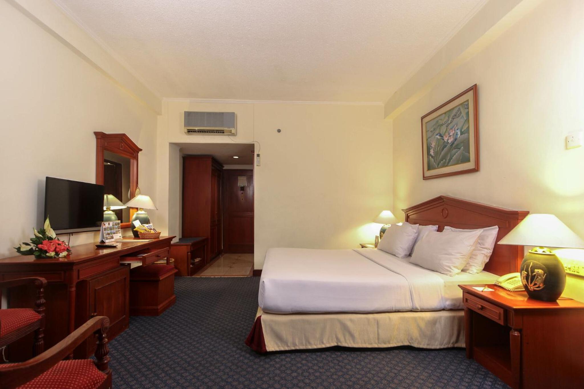 Junior Suite (2 Adults) - Photo 1
