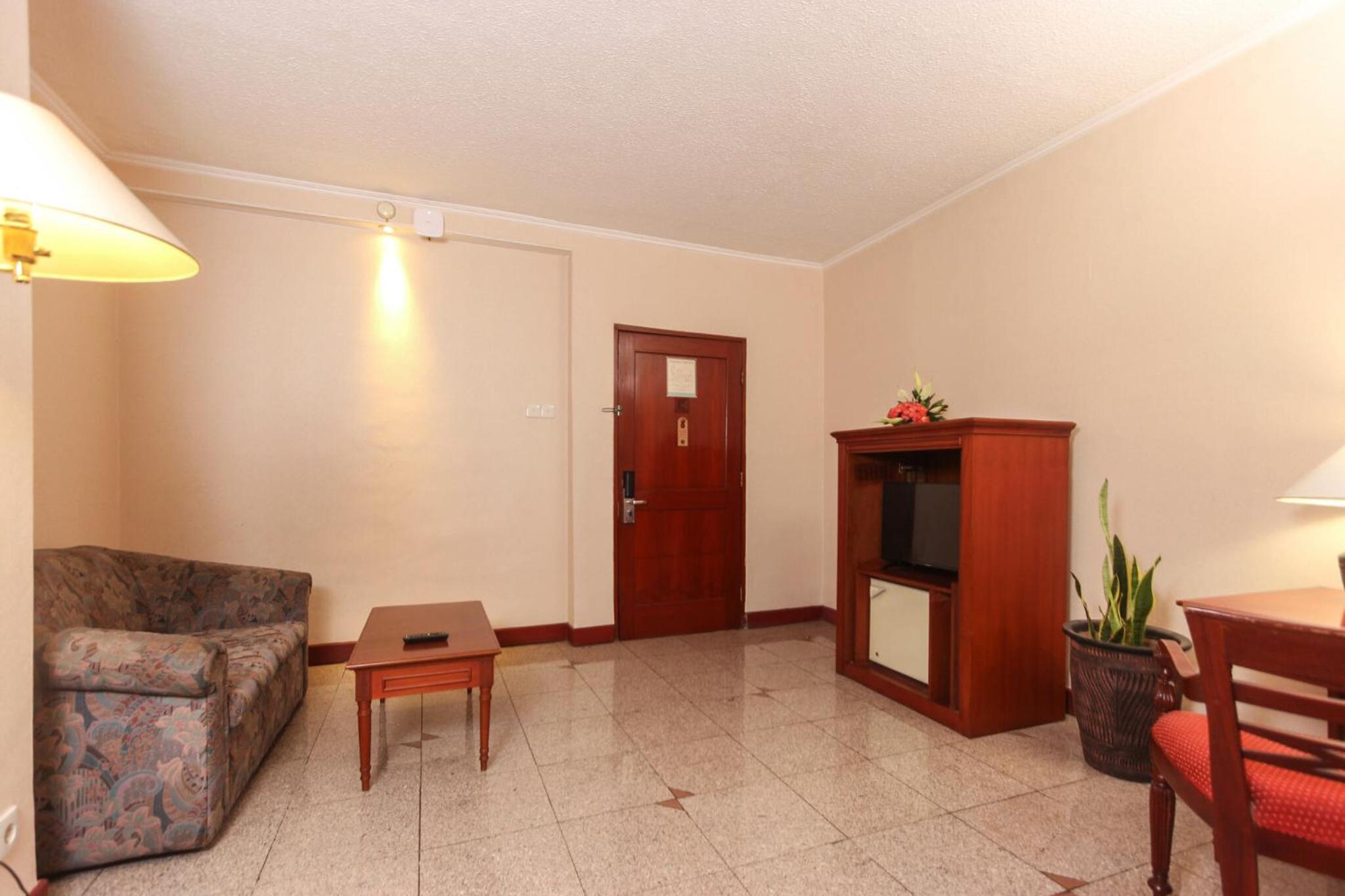 Junior Suite (2 Adults) - Photo 6