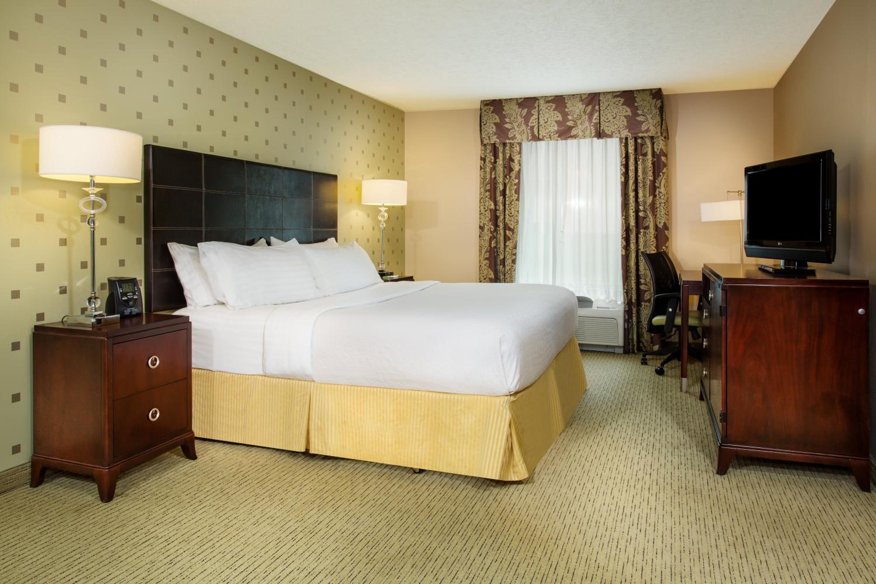 King Room - Mobility Access/Hearing Accessible - Photo 4