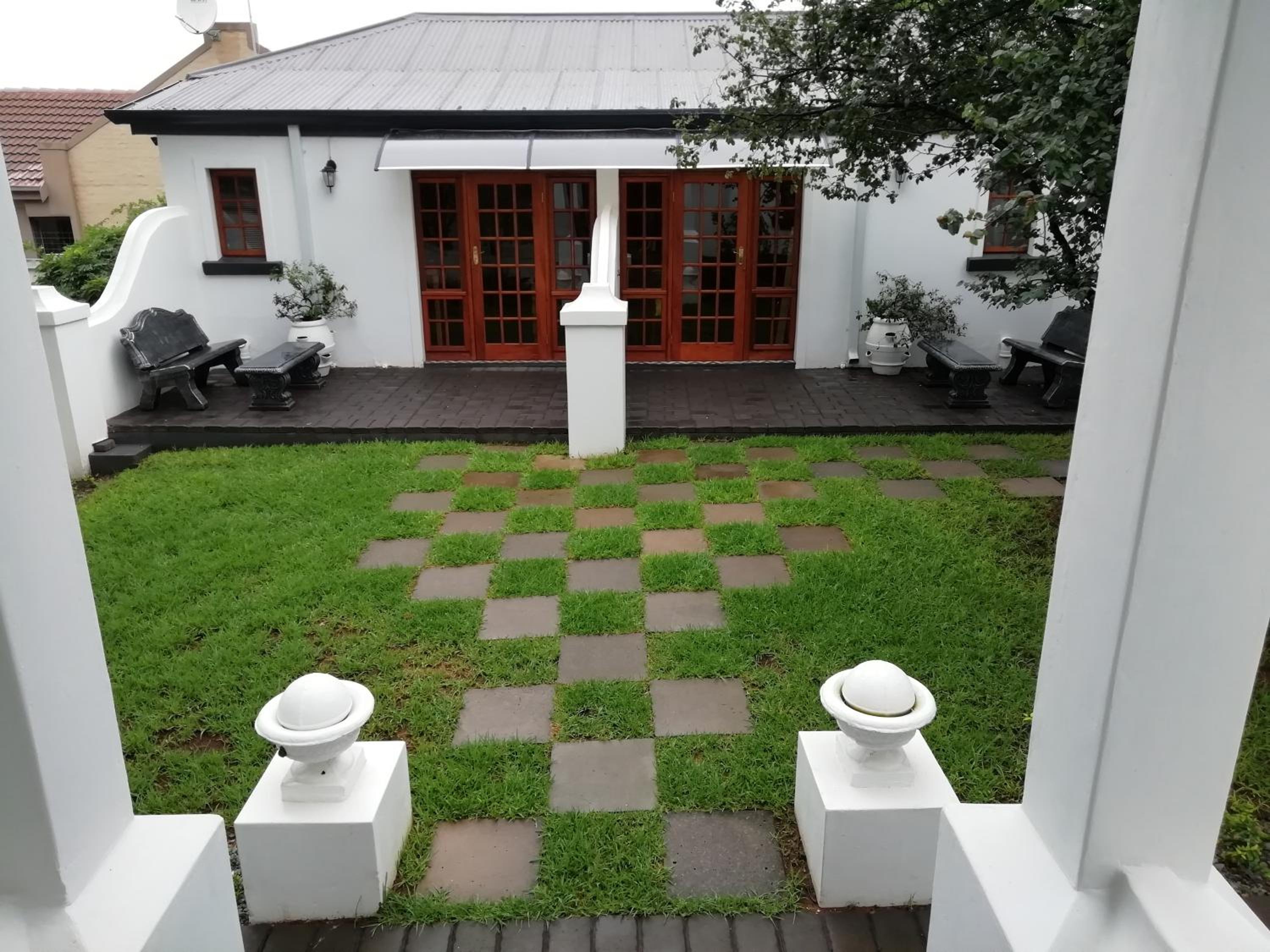 Deluxe Double Room with Shower - Photo 8