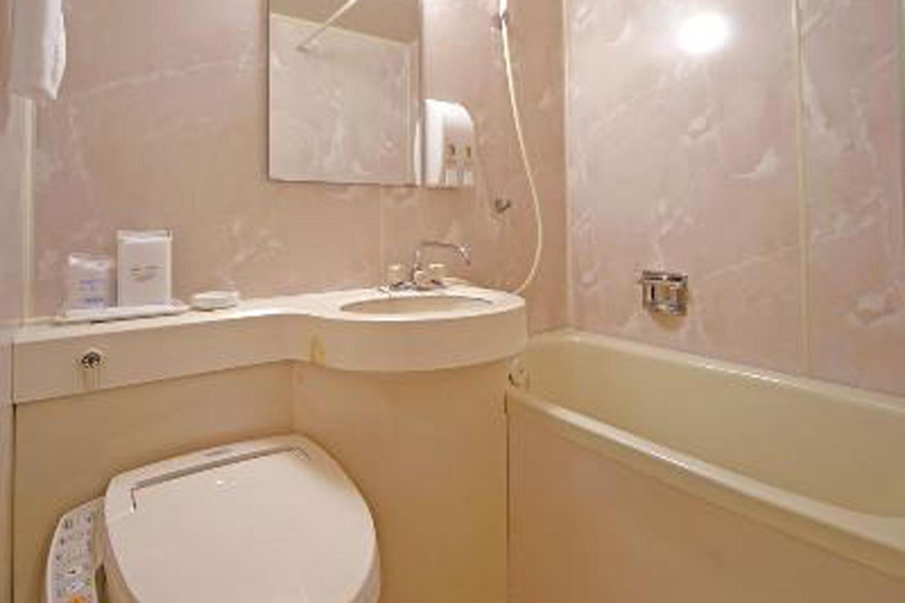 Twin Room - Non-Smoking photo 2