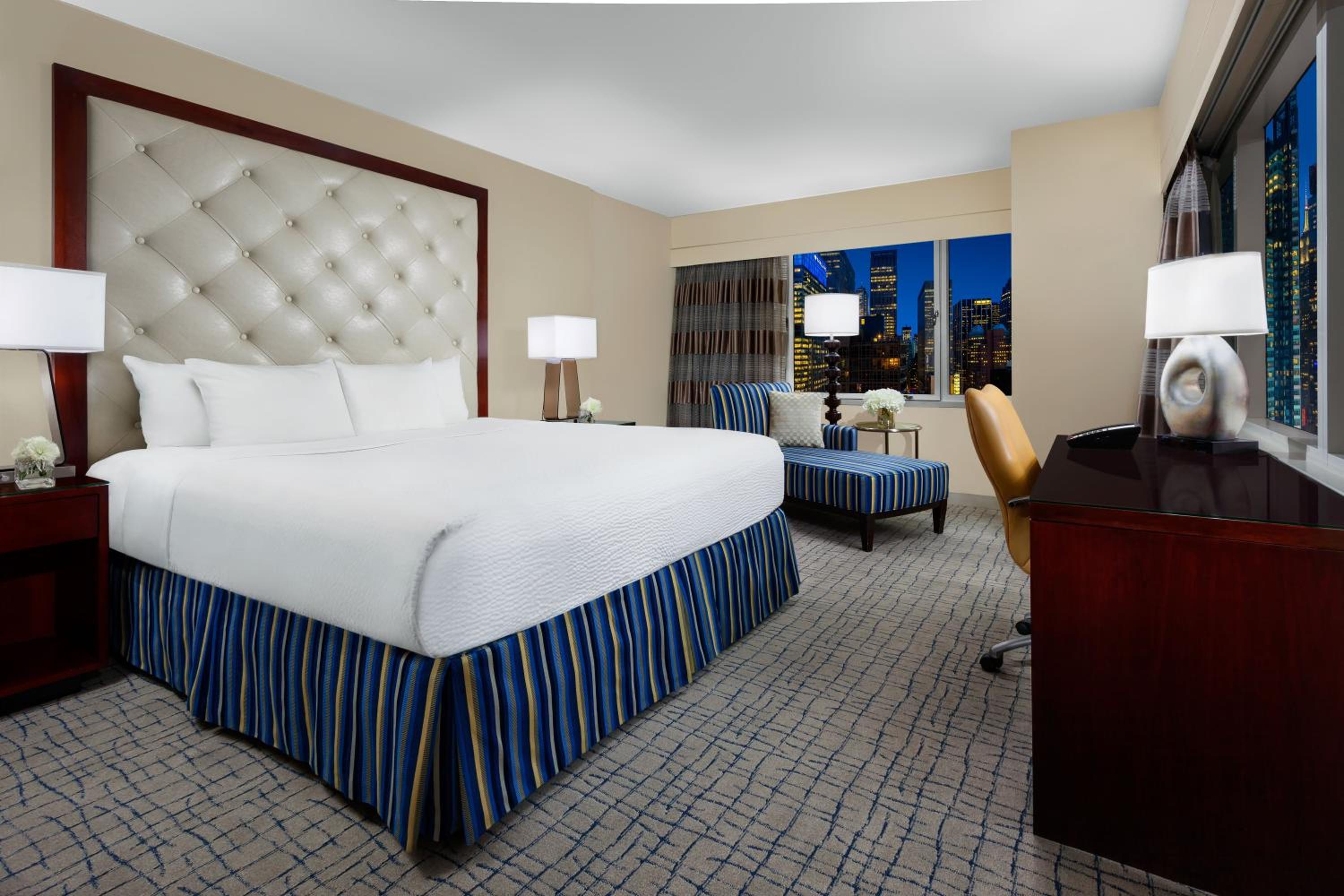 Standard King Room With City View