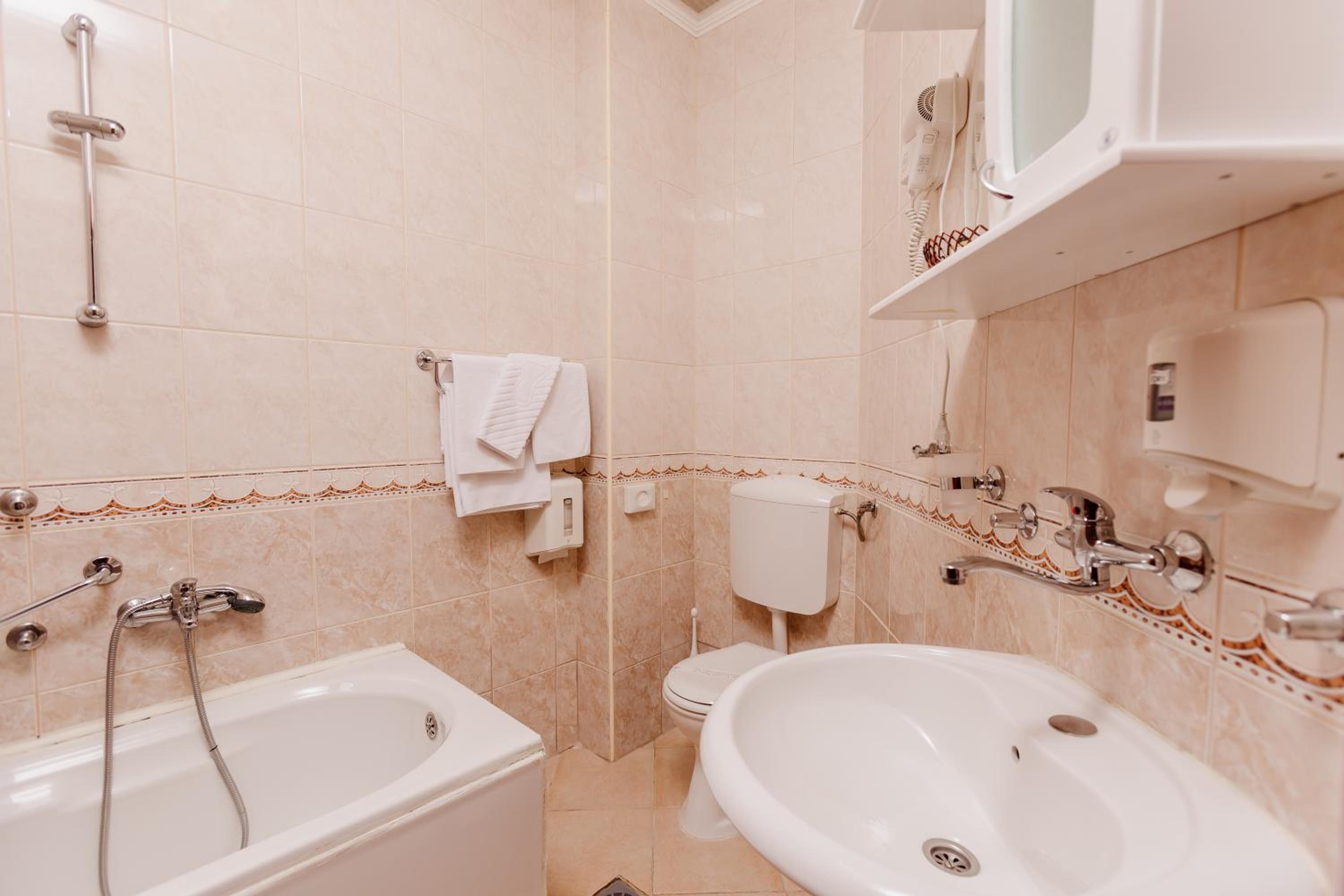 Double or Twin Room - Photo 2