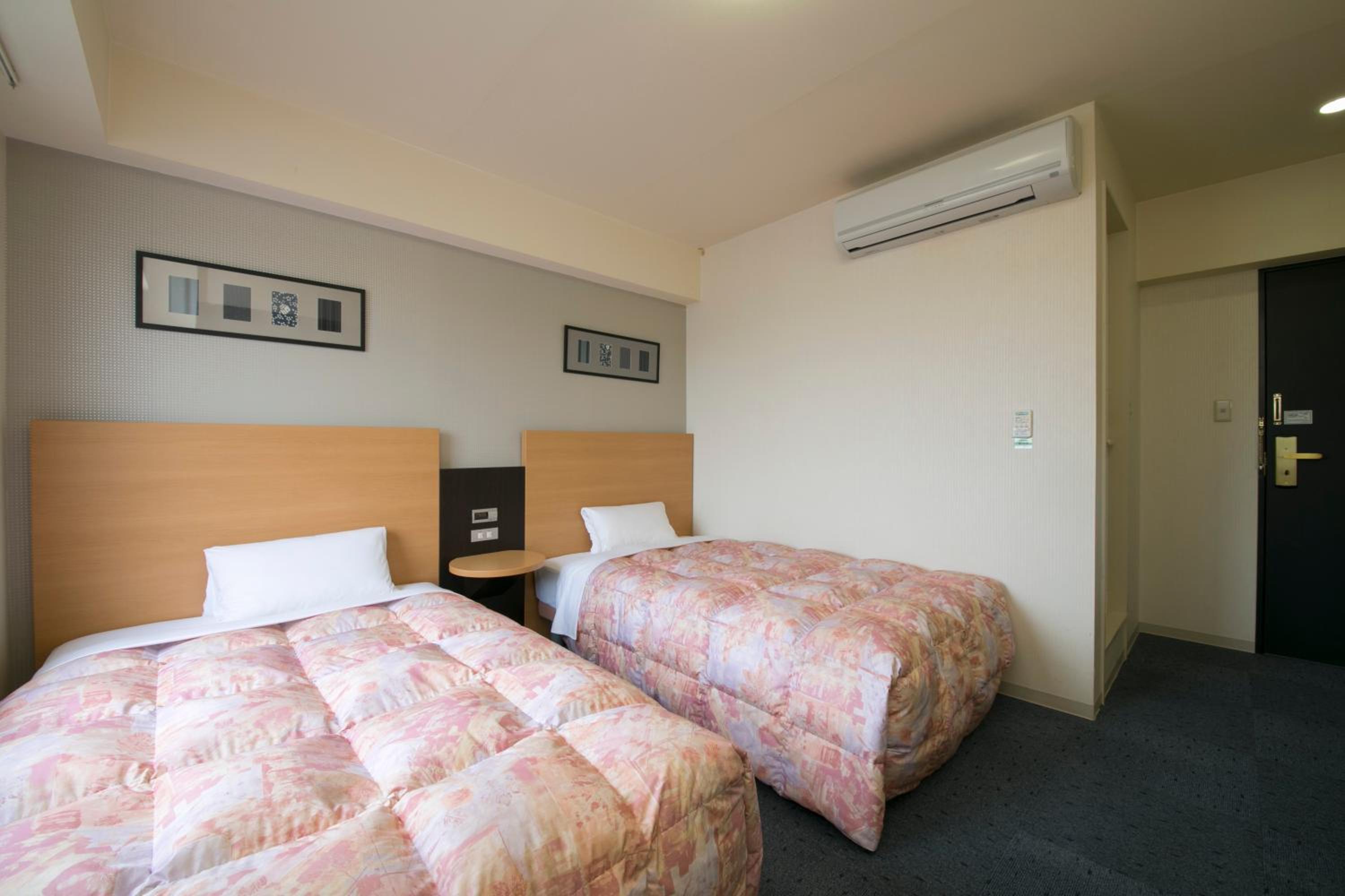 Twin Room - Non-Smoking - Photo 5