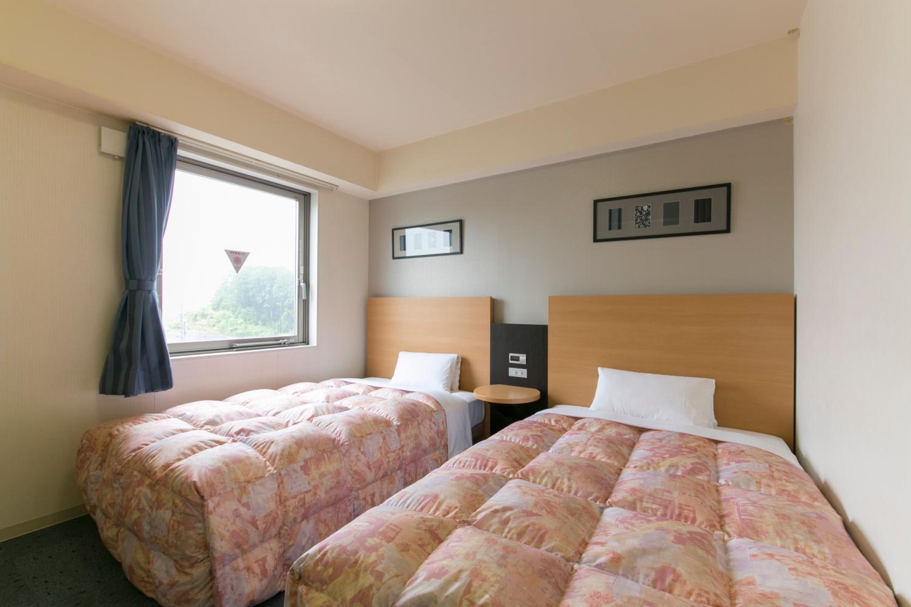 Twin Room - Non-Smoking - Photo 4