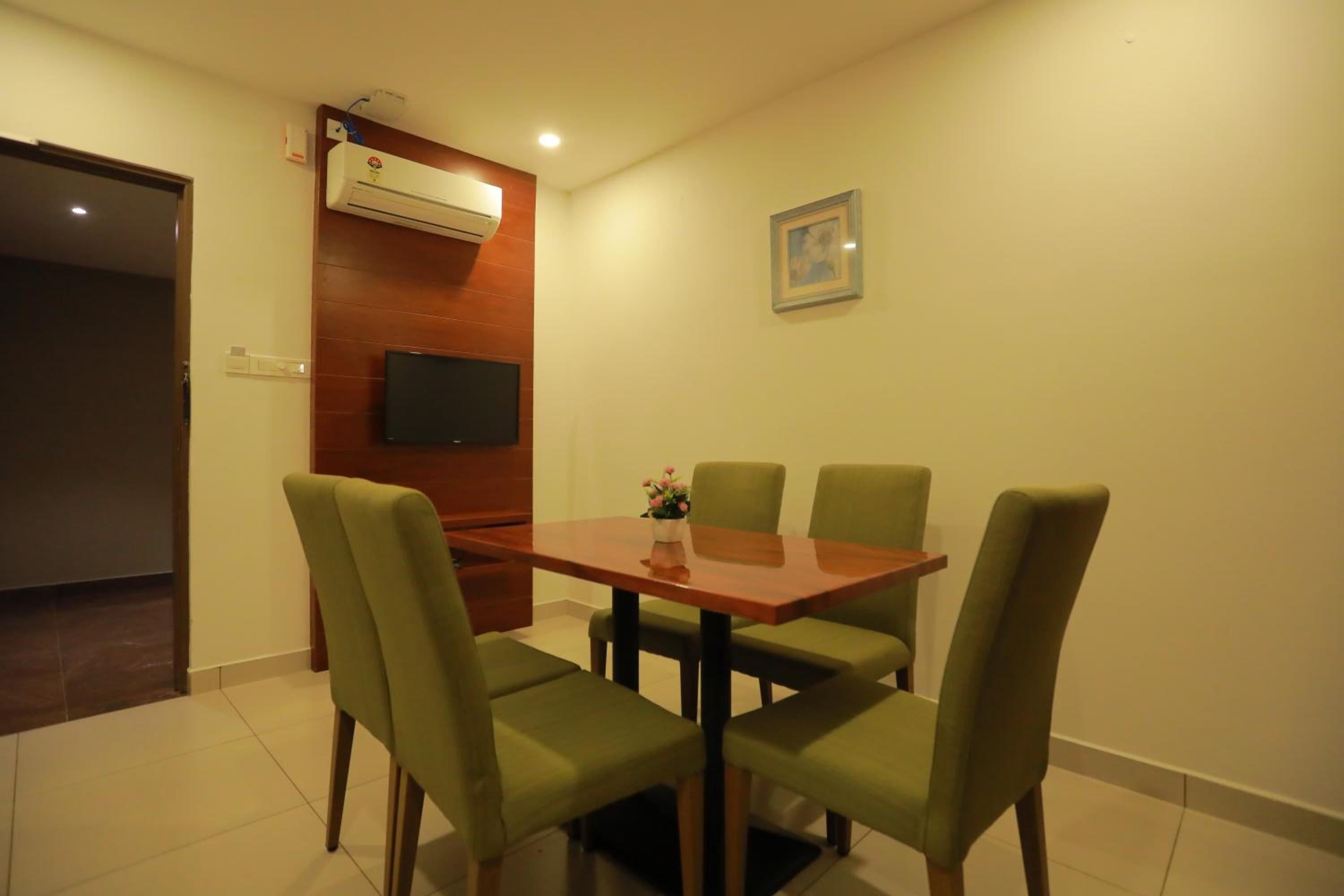 Deluxe Suite photo 2