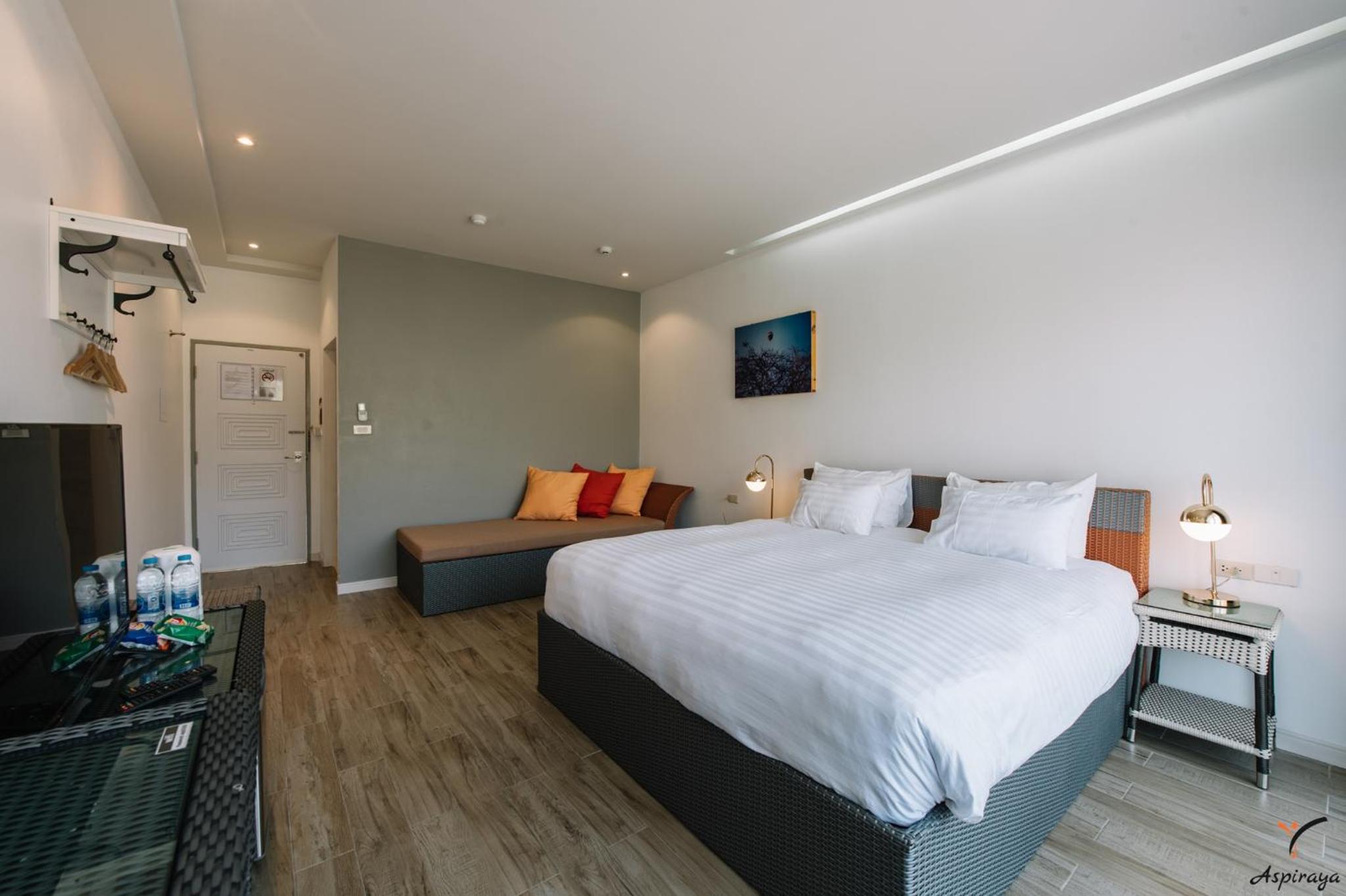 Deluxe Double Room - Photo 9