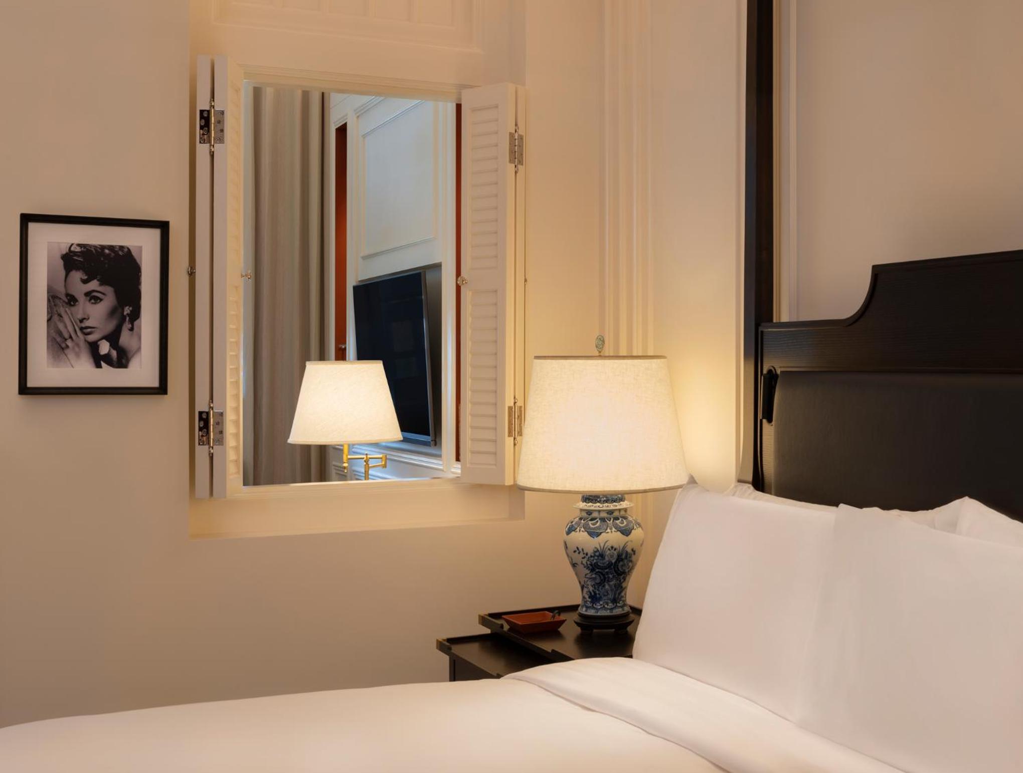 Personality King Suite