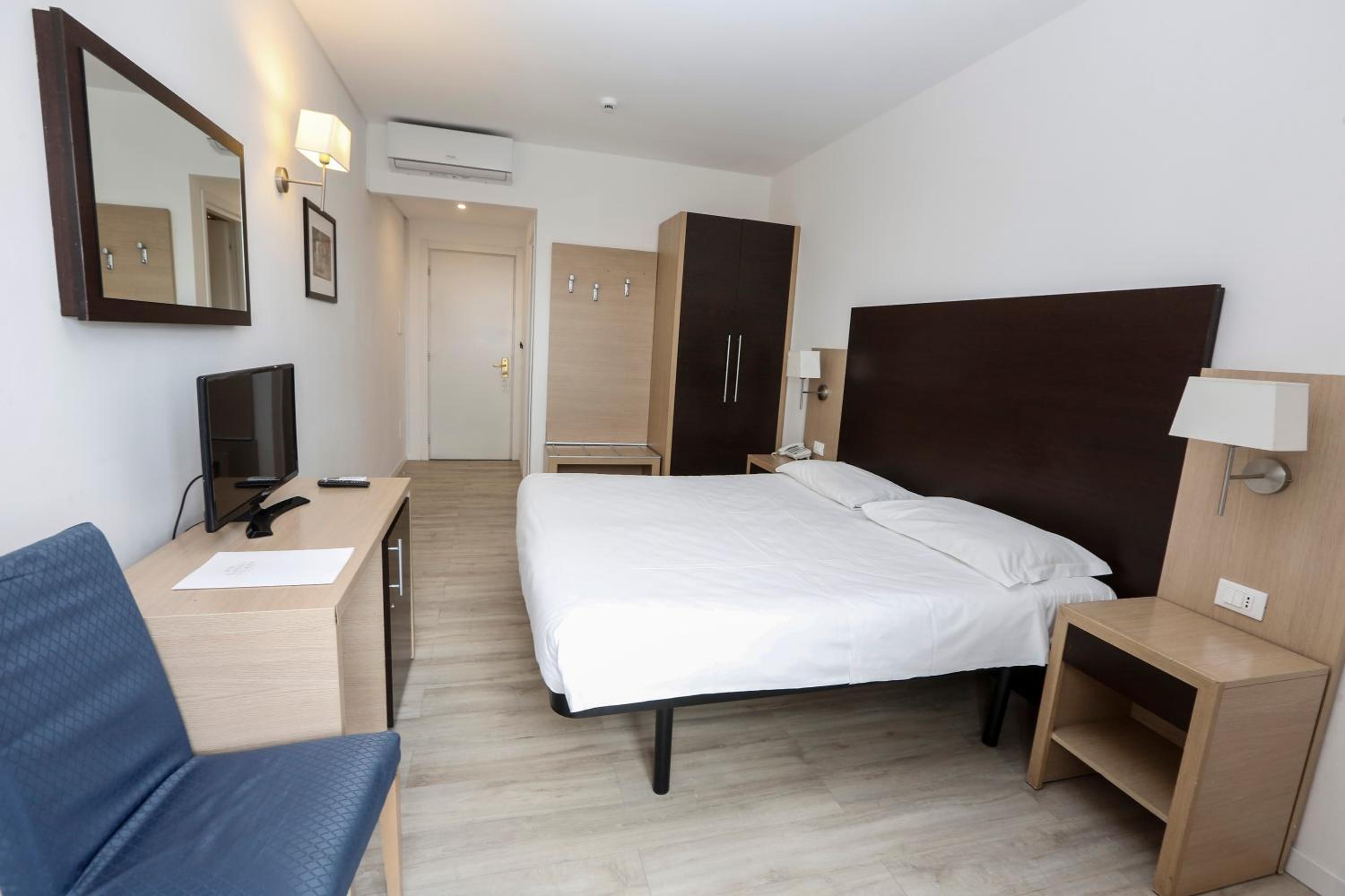 Double Room thumbnail 5
