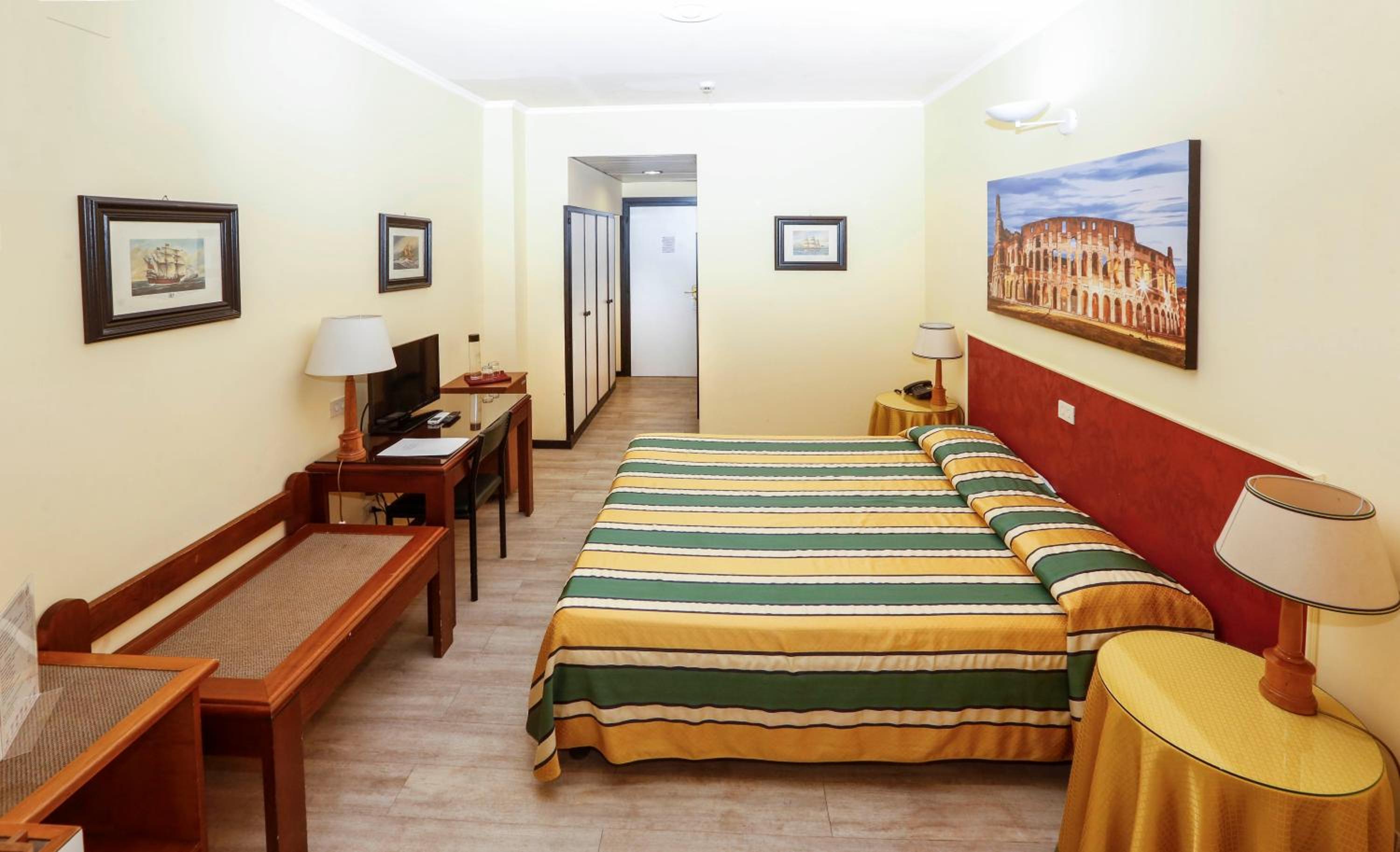 Double Room thumbnail 5