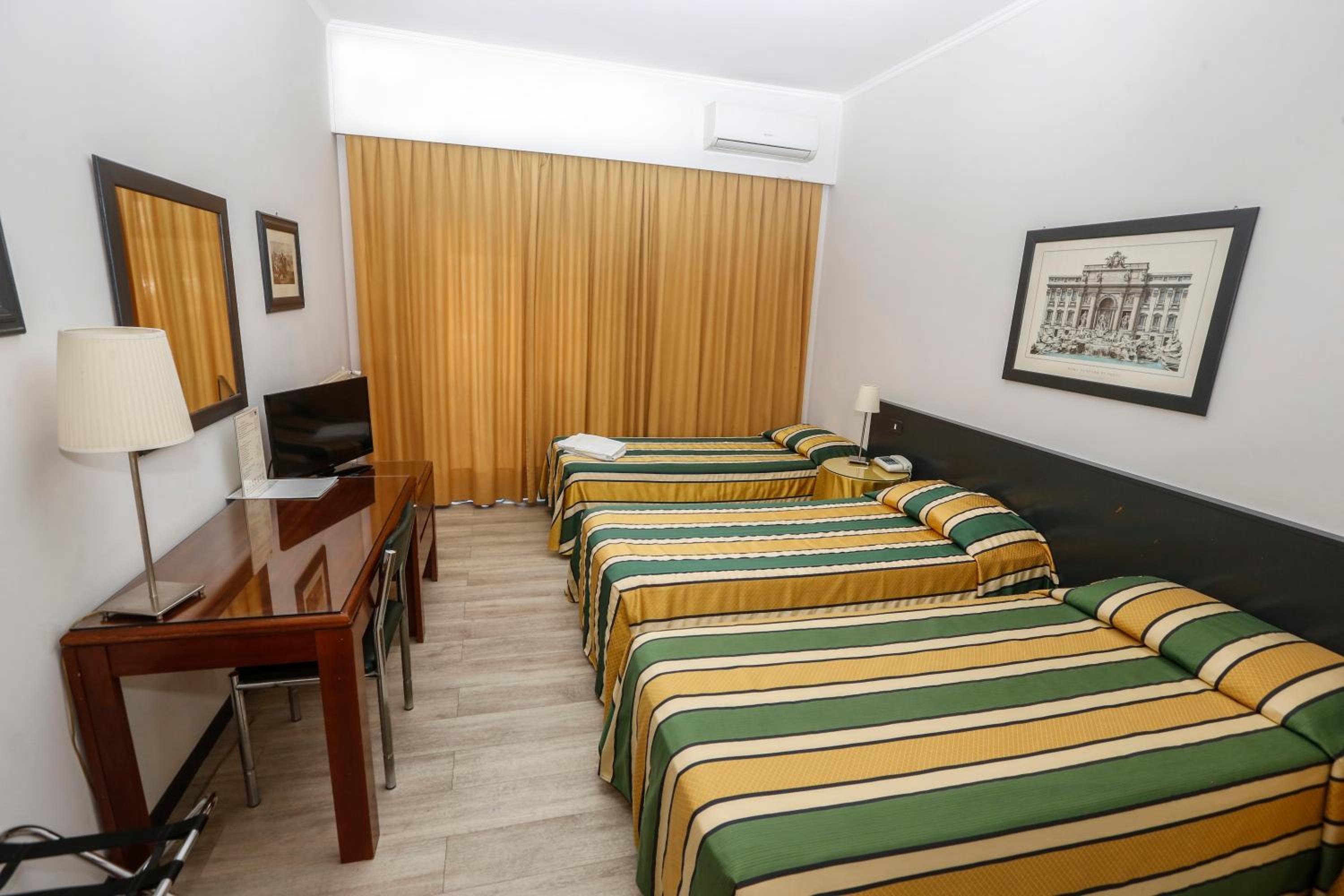 Triple Room thumbnail 5