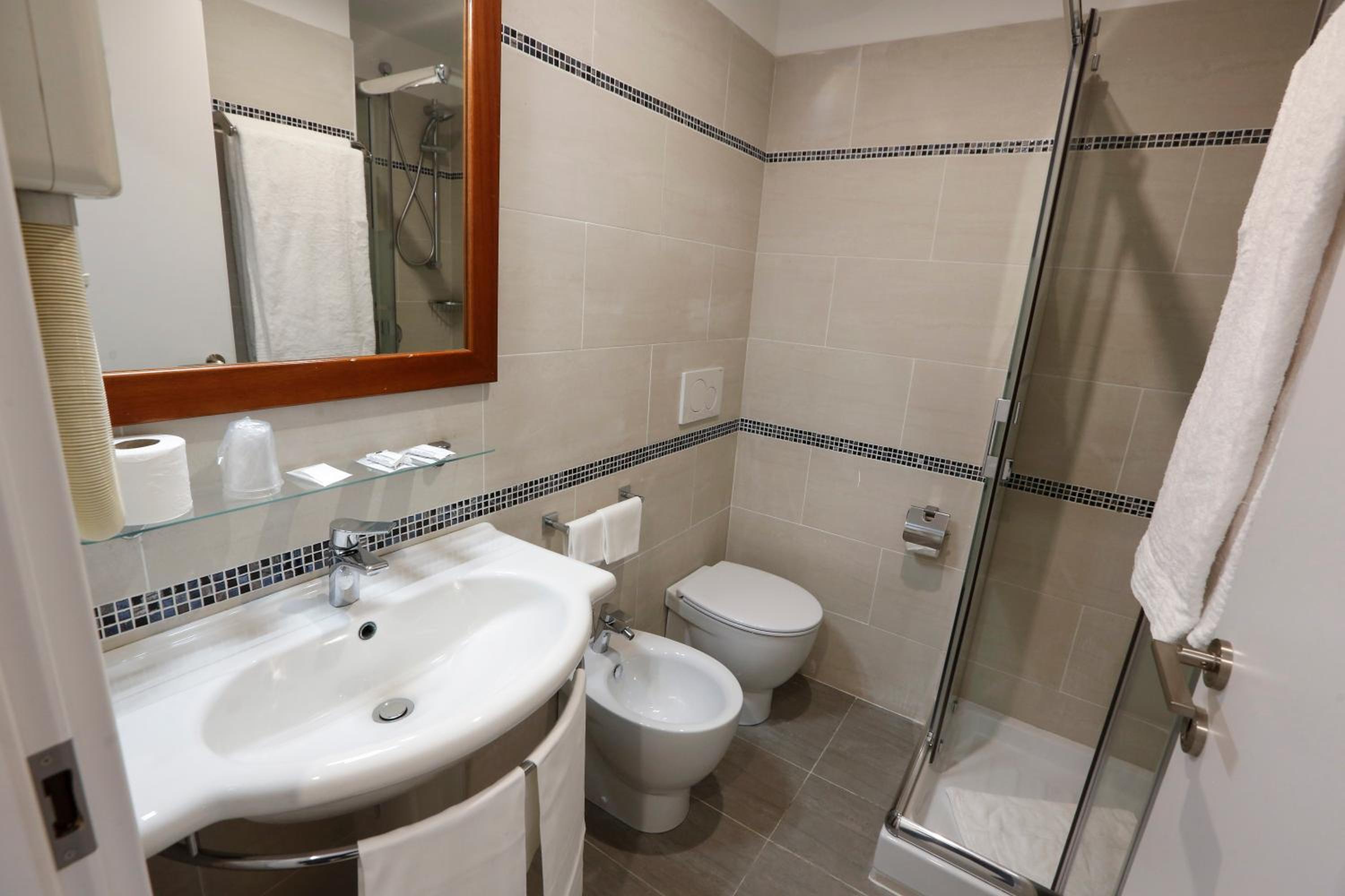 Double Room thumbnail 5