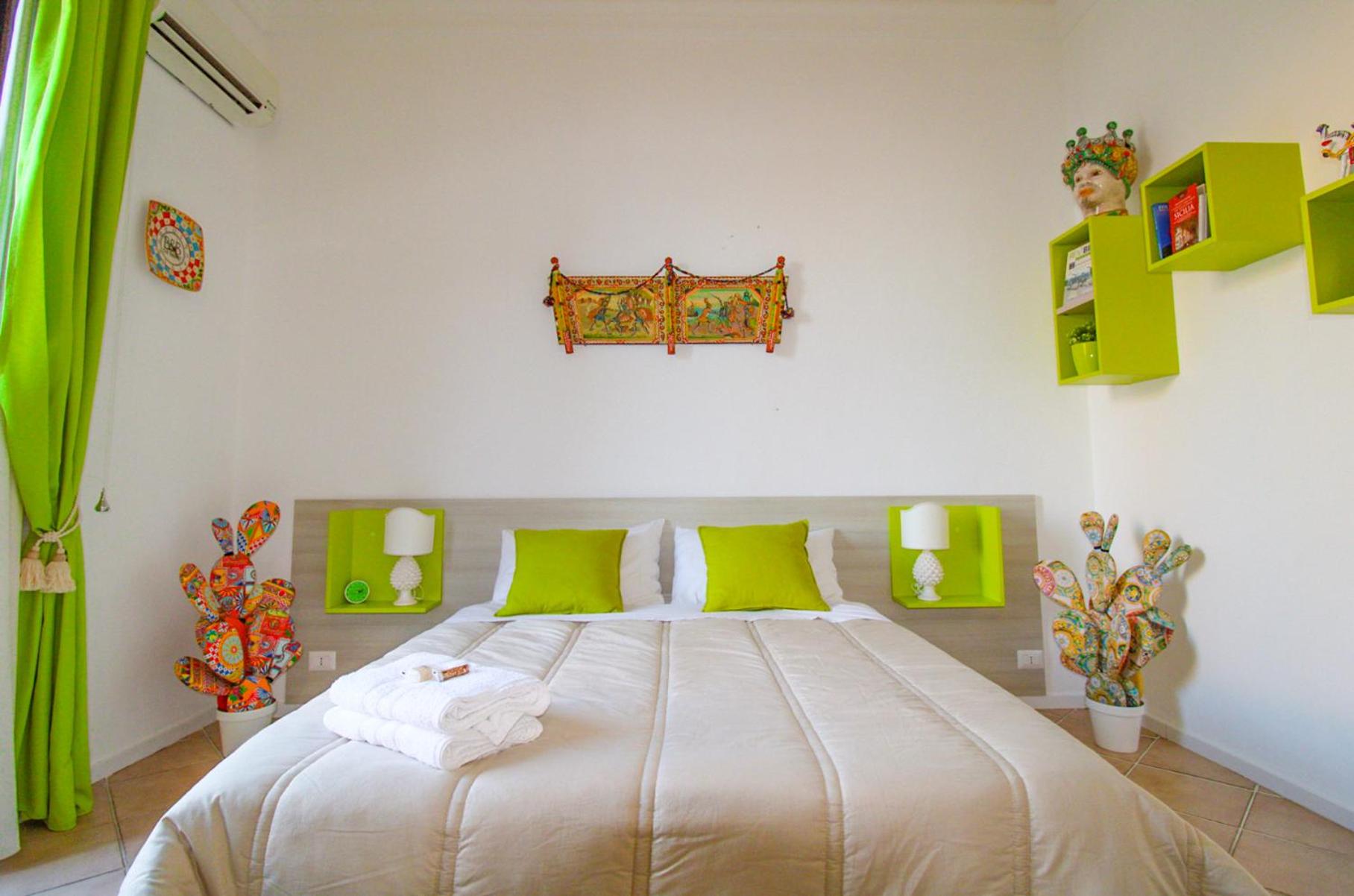 Deluxe Double Room with Balcony and Sea View - Photo 25
