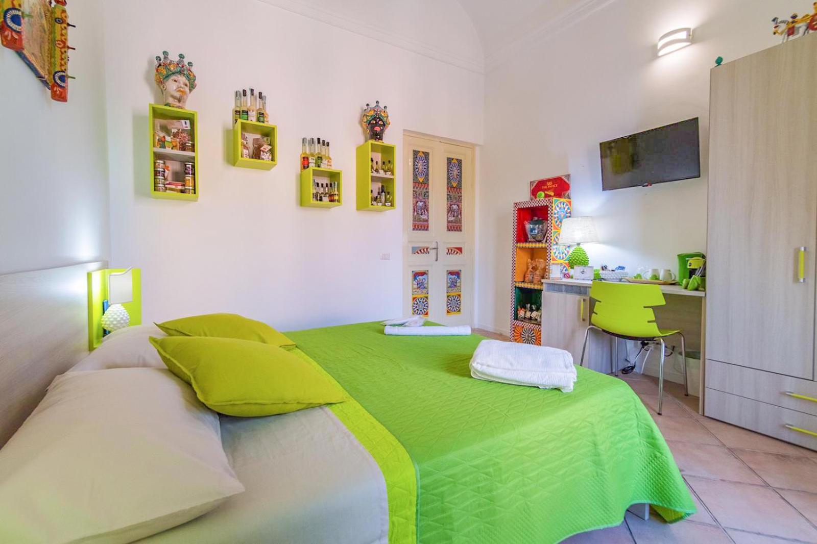 Deluxe Double Room with Balcony and Sea View - Photo 27