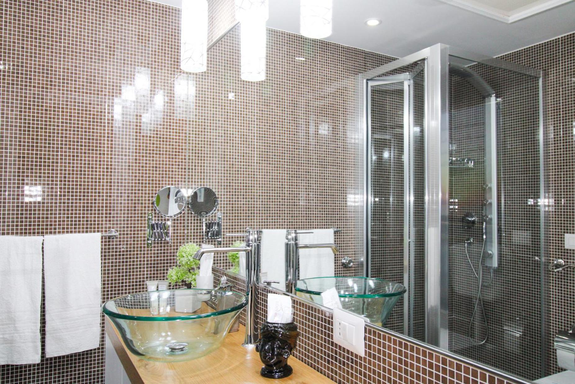 Deluxe Double Room with Balcony and Sea View - Photo 18